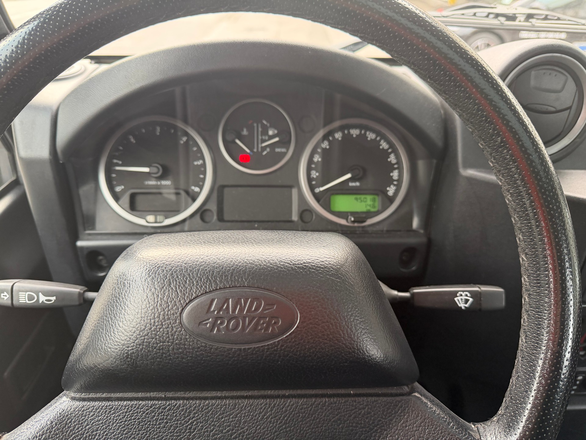 LAND ROVER Defender 110 2.4 Td4 Station Wagon-image-15