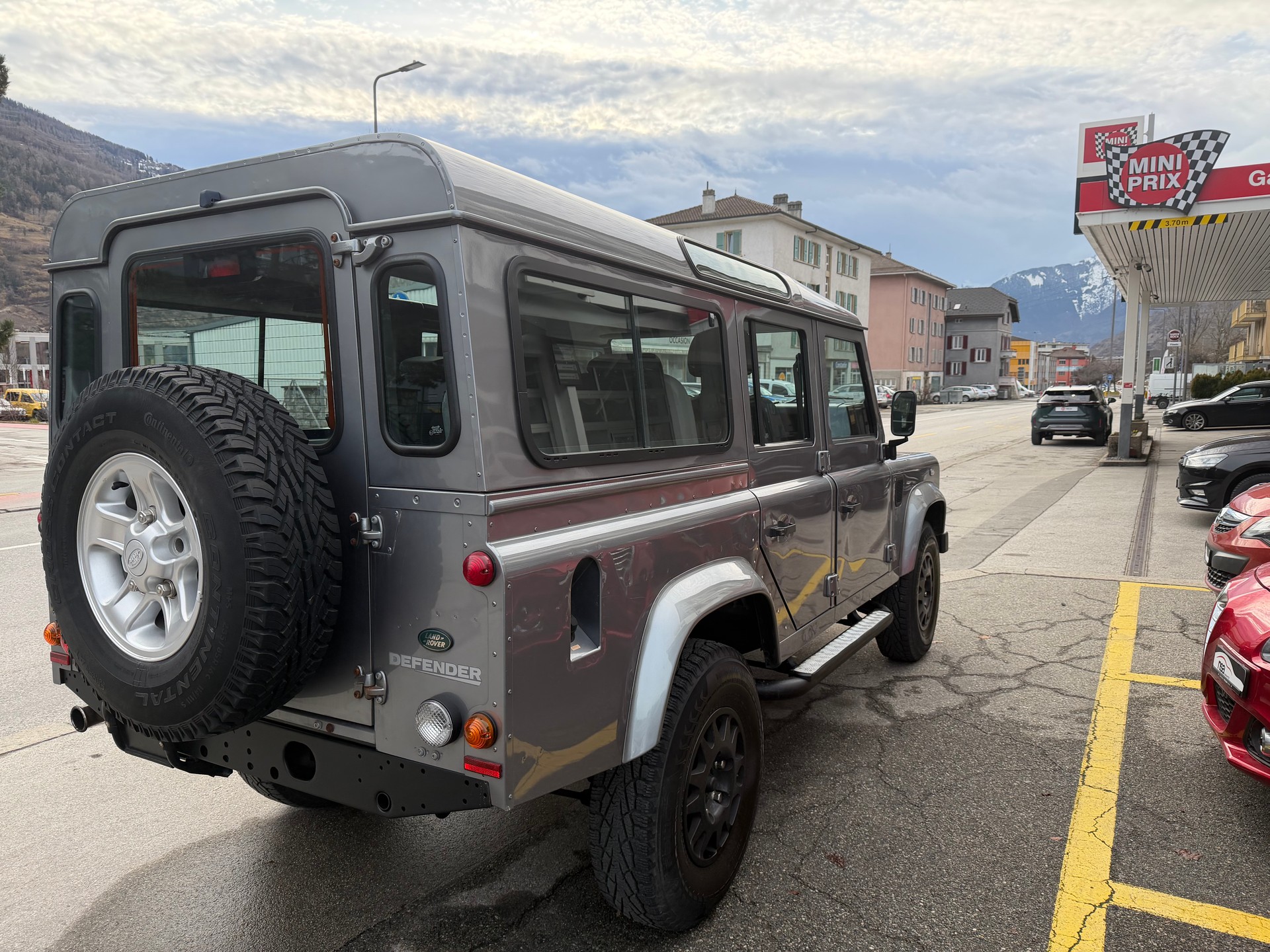LAND ROVER Defender 110 2.4 Td4 Station Wagon-image-4