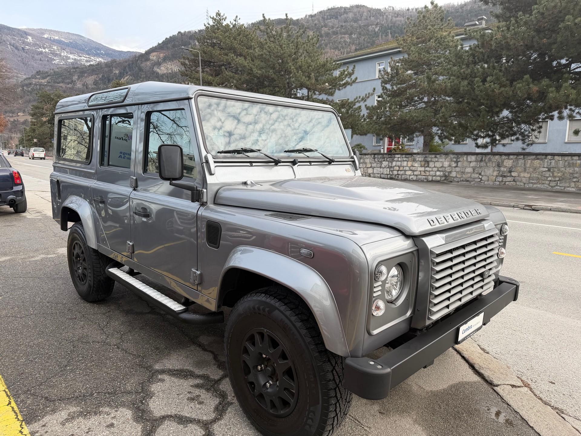LAND ROVER Defender 110 2.4 Td4 Station Wagon-image-3