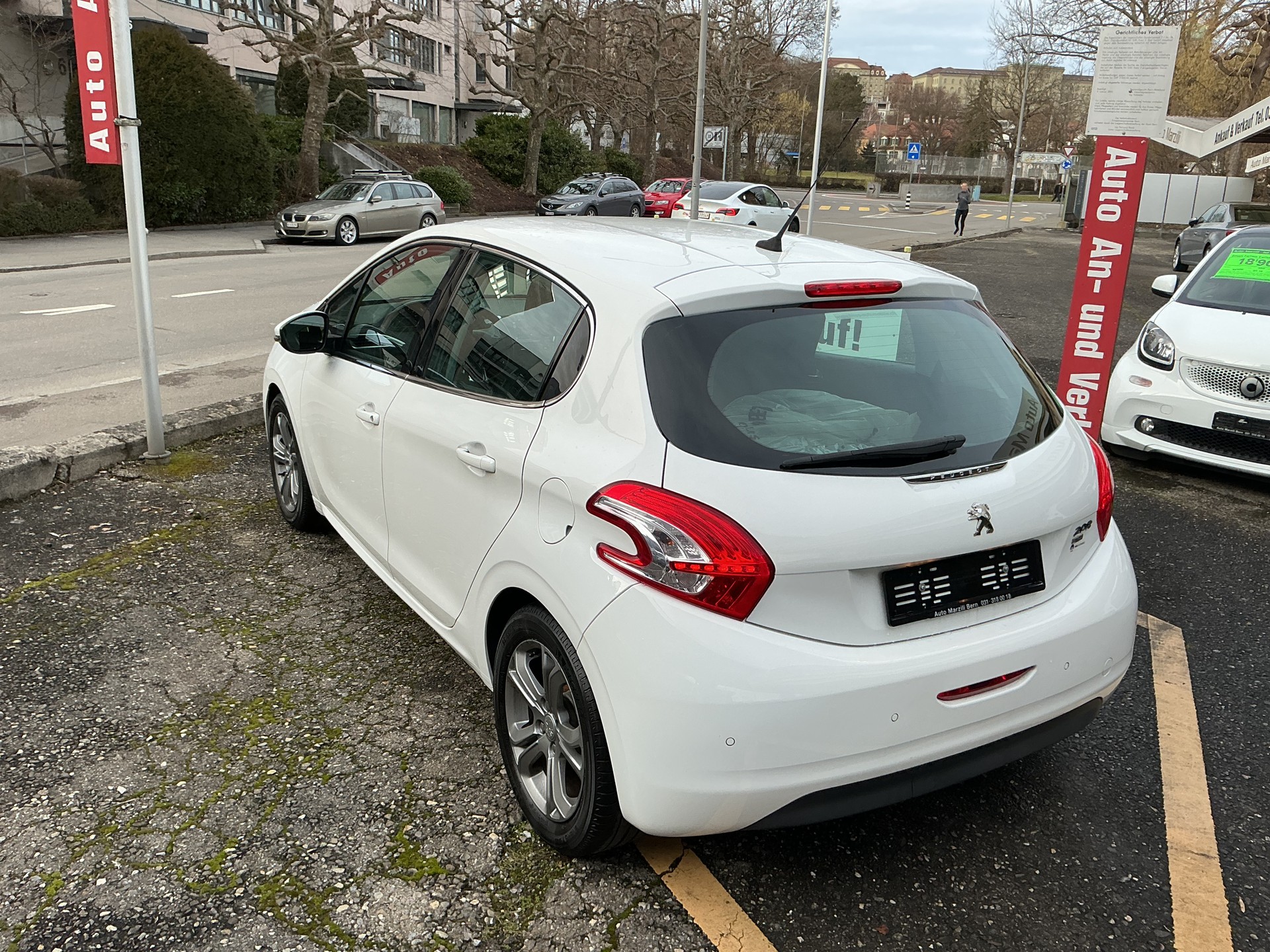 PEUGEOT 208 1.2 THP Allure-image-3