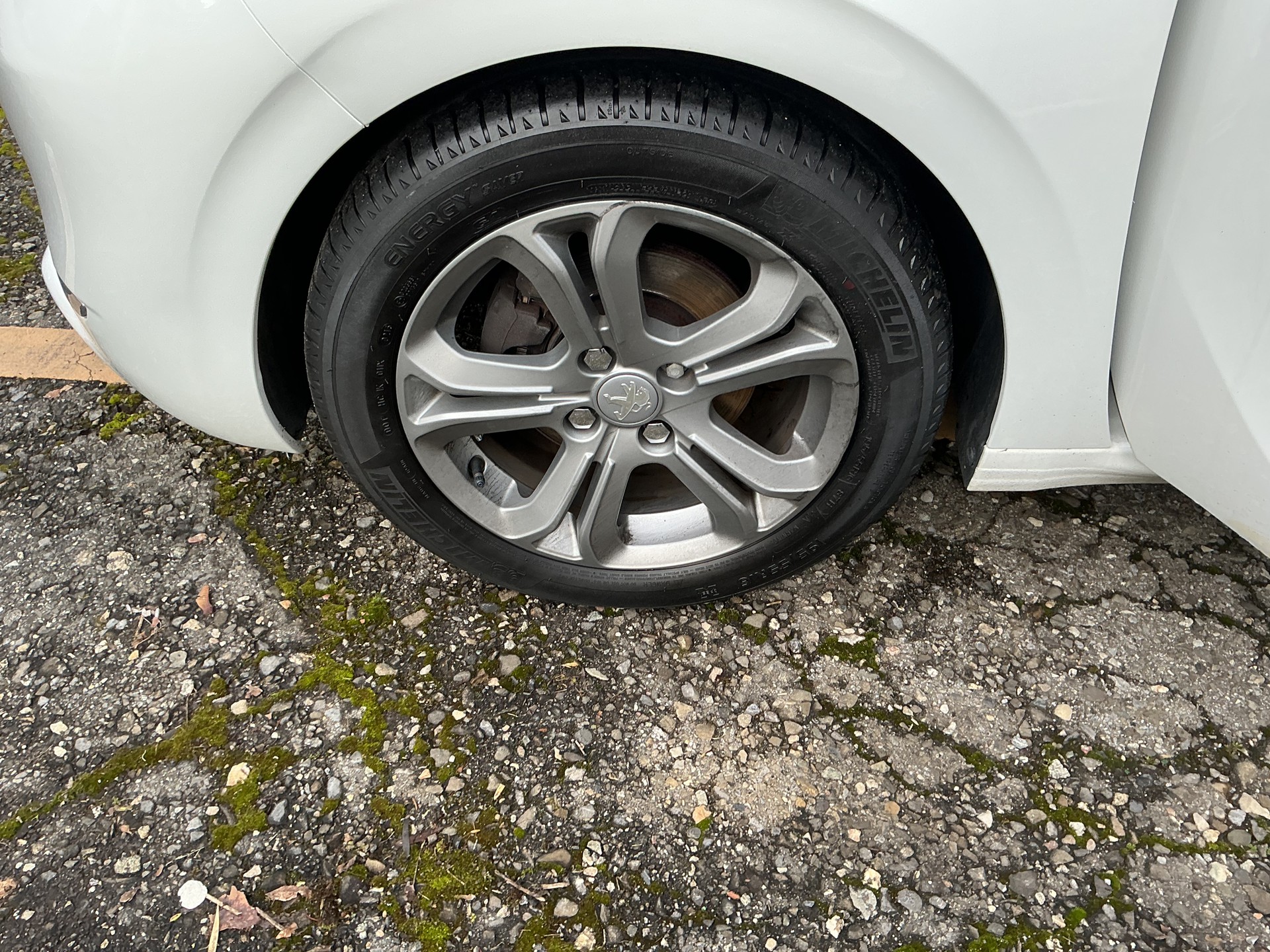 PEUGEOT 208 1.2 THP Allure-image-9