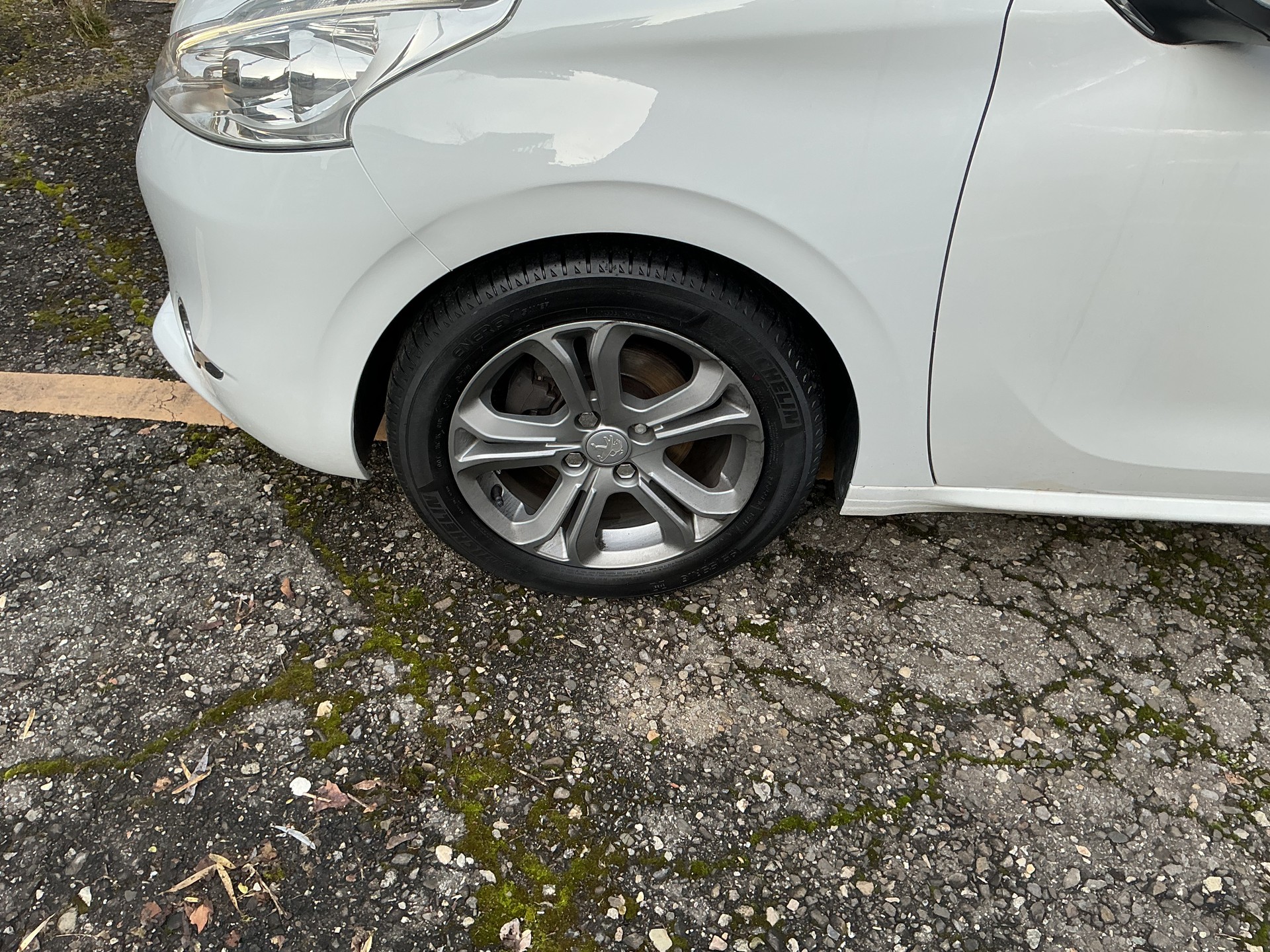 PEUGEOT 208 1.2 THP Allure-image-6