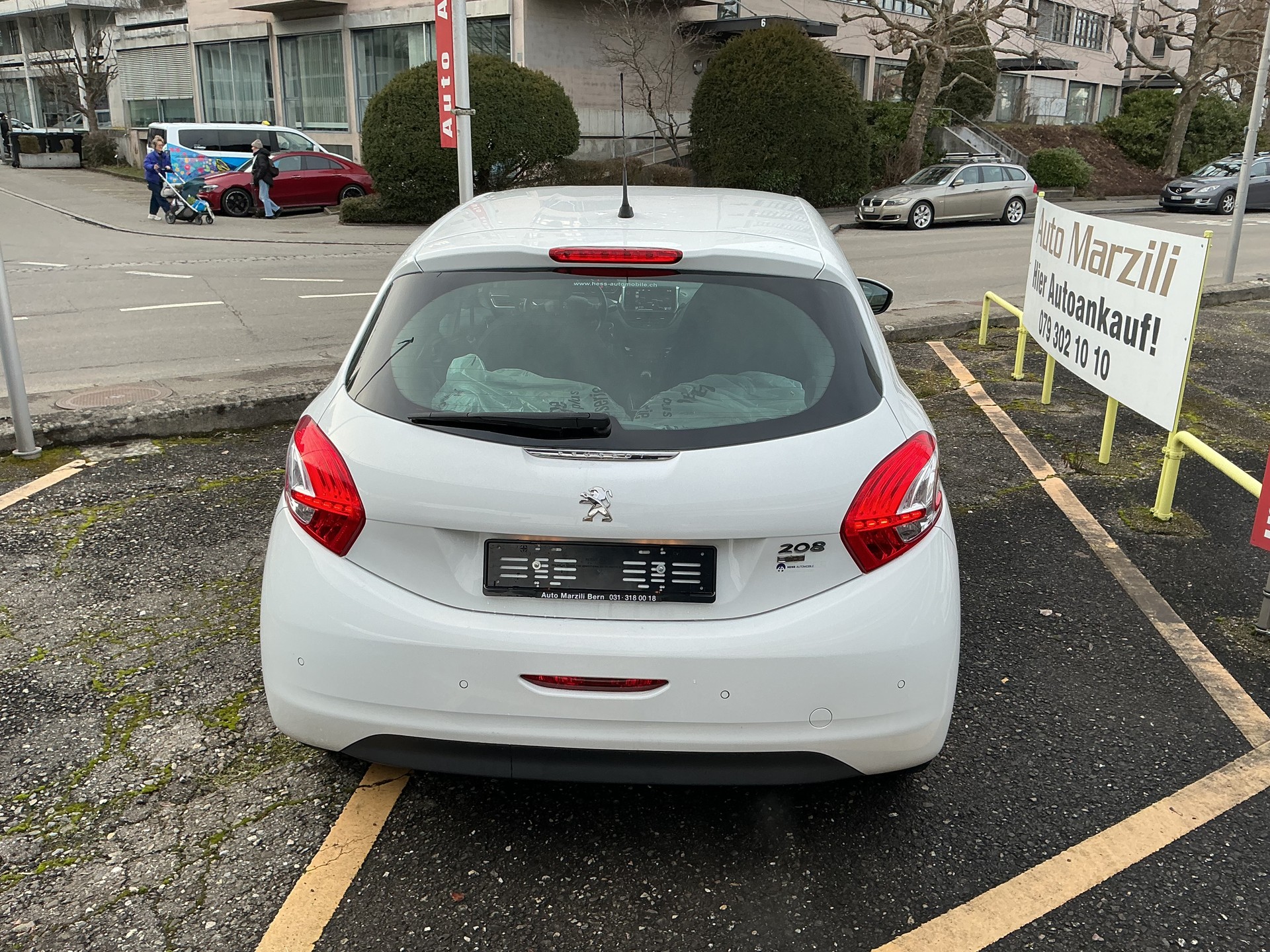 PEUGEOT 208 1.2 THP Allure-image-4
