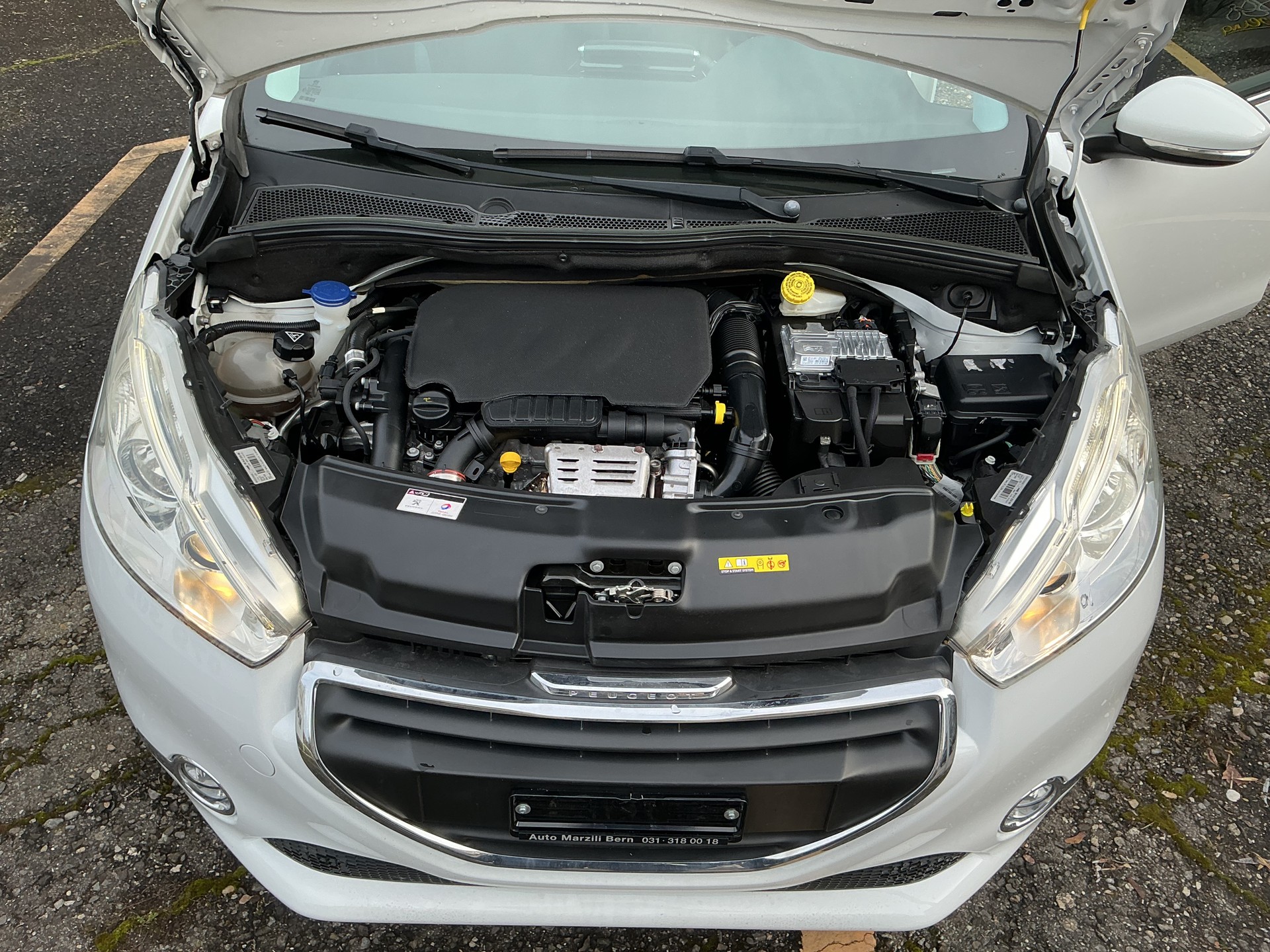 PEUGEOT 208 1.2 THP Allure-image-7