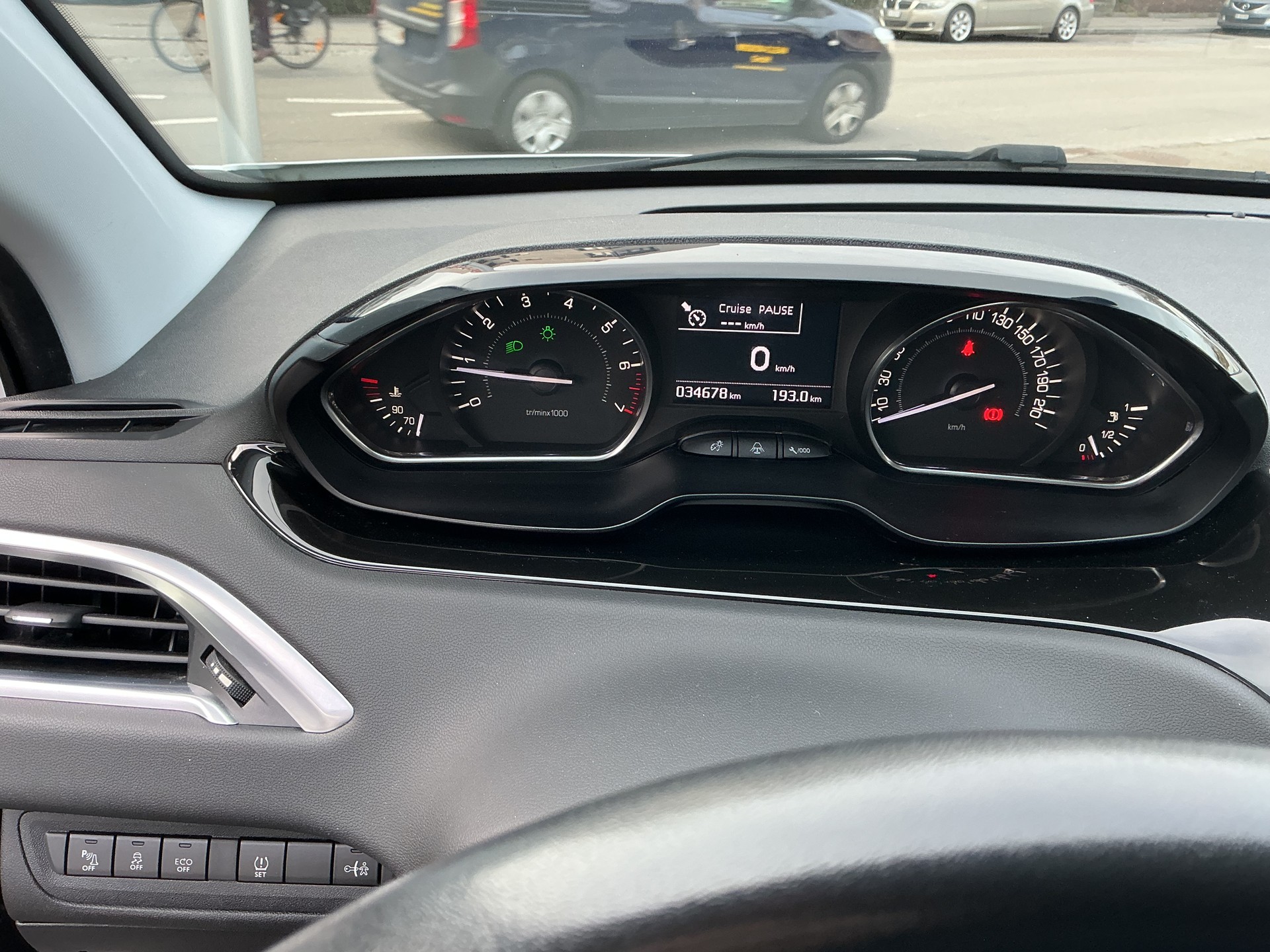 PEUGEOT 208 1.2 THP Allure-image-14