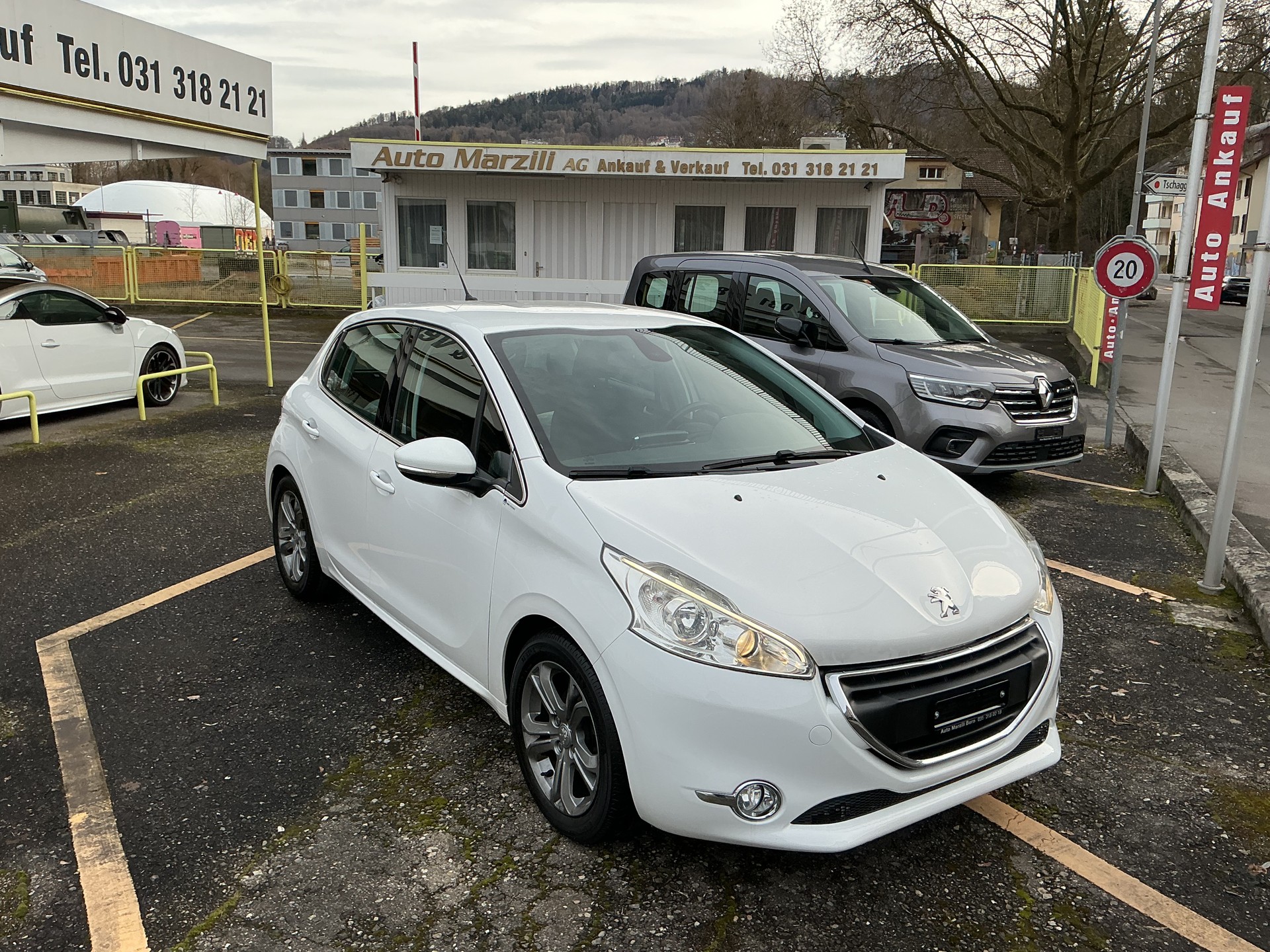 PEUGEOT 208 1.2 THP Allure-image-1
