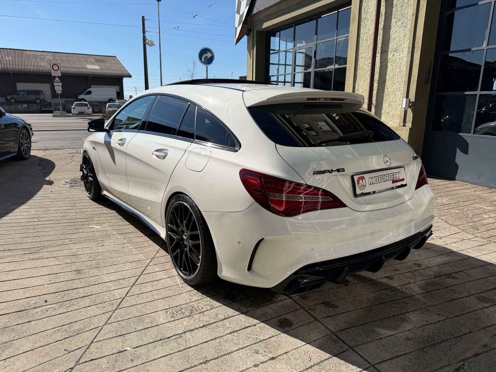 MERCEDES-BENZ CLA Shooting Brake 45 AMG 4Matic Speedshift-image-1