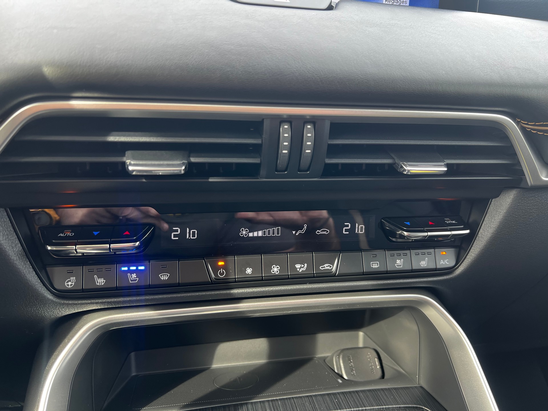 MAZDA CX-60 e-Skyactiv PHEV 327 AWD Homura Plus-image-4