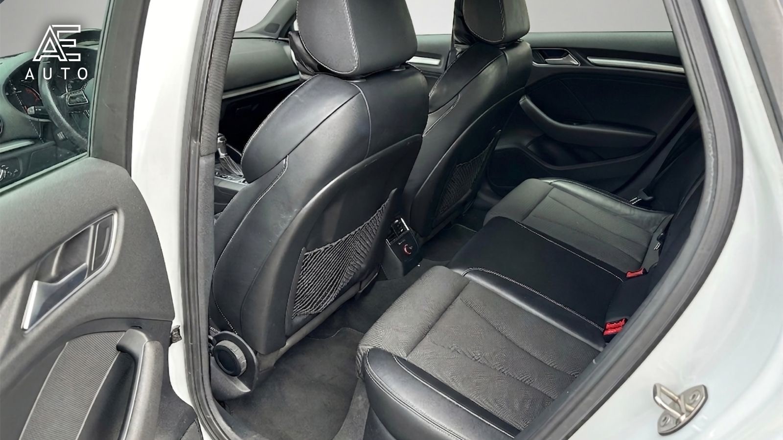 AUDI A3 Sportback 2.0 TDI Ambiente S-tronic-image-10
