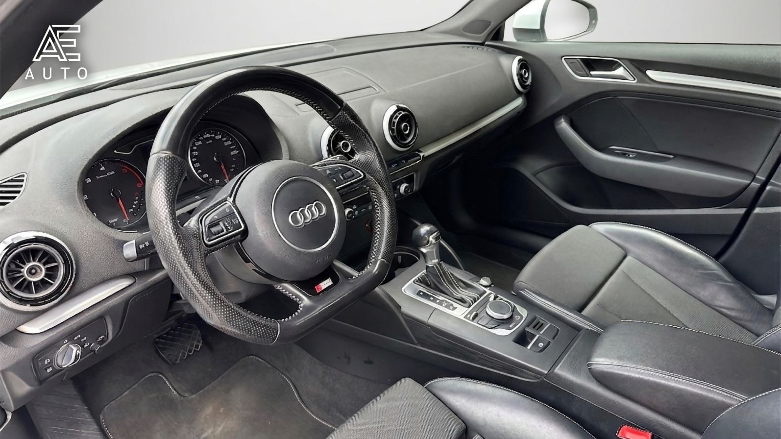 AUDI A3 Sportback 2.0 TDI Ambiente S-tronic-image-8