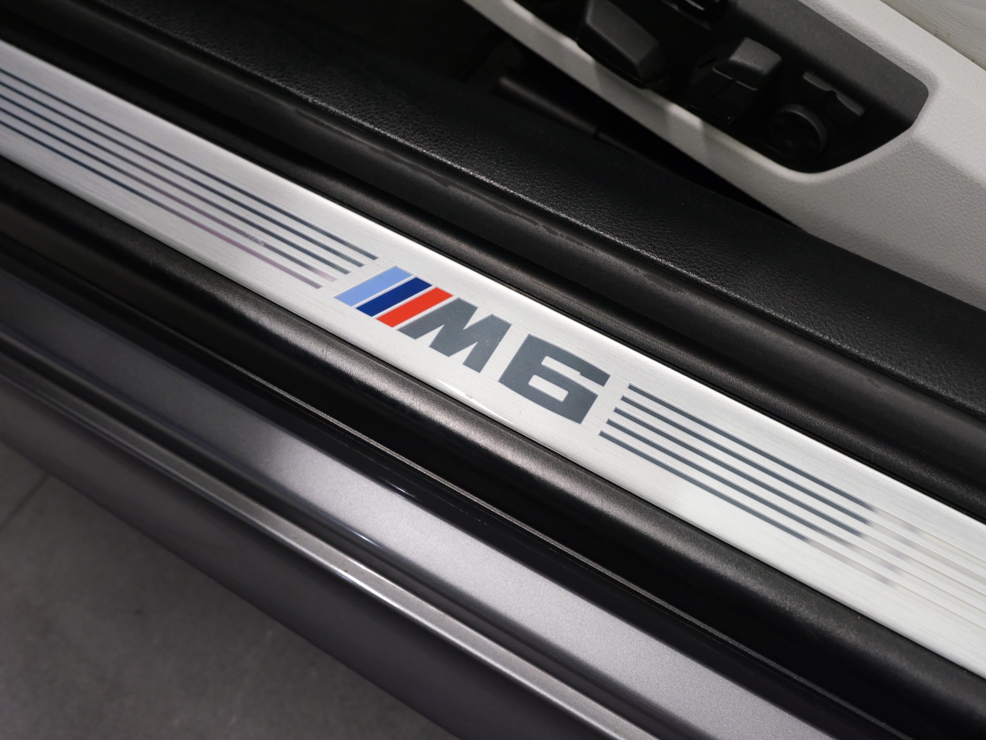BMW M6 Cabrio Competition Drivelogic *Softclose* *Head-Up* *Harman/Kardon* *Memory-Sitz*-image-19
