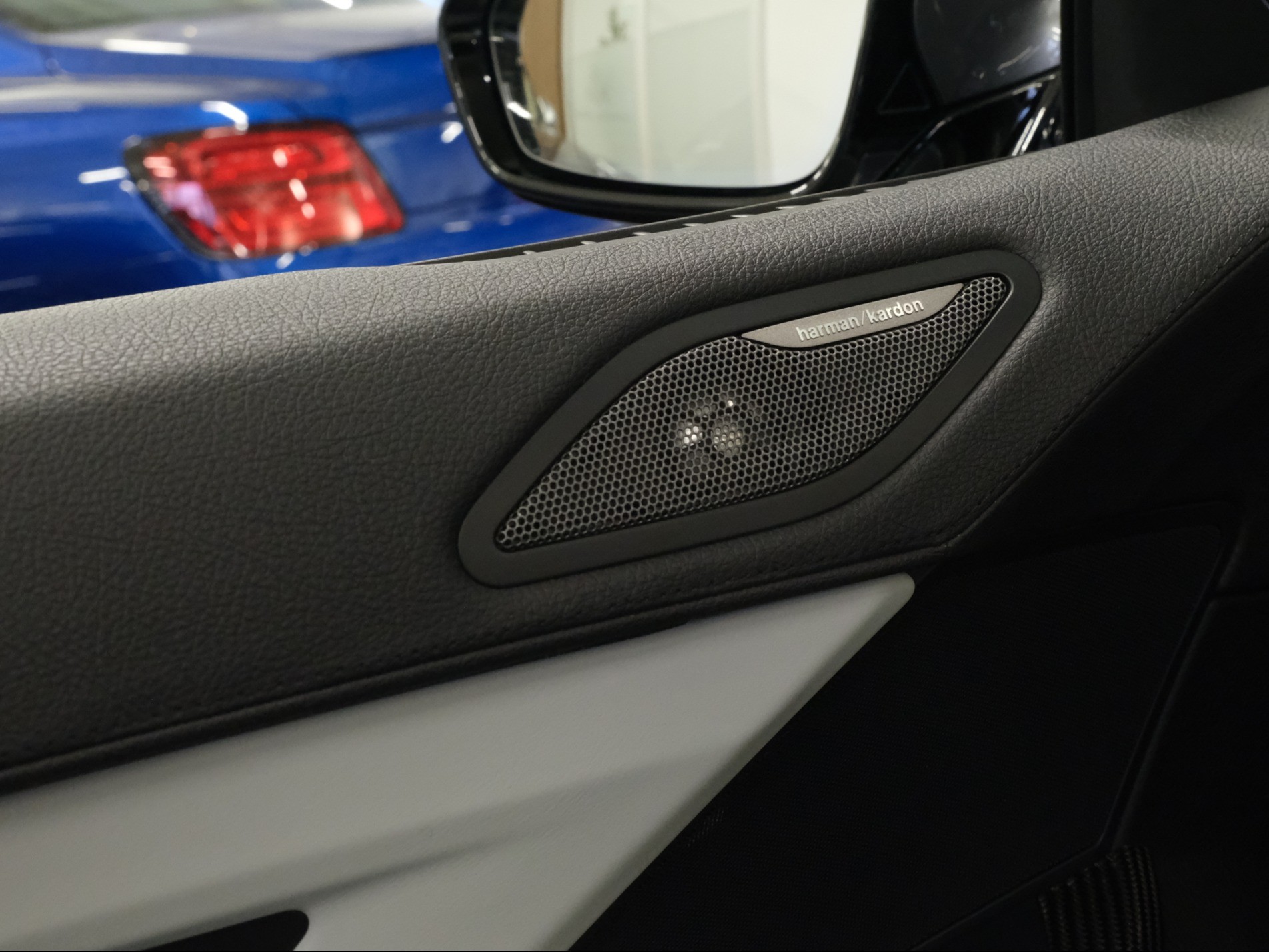 BMW M6 Cabrio Competition Drivelogic *Softclose* *Head-Up* *Harman/Kardon* *Memory-Sitz*-image-30