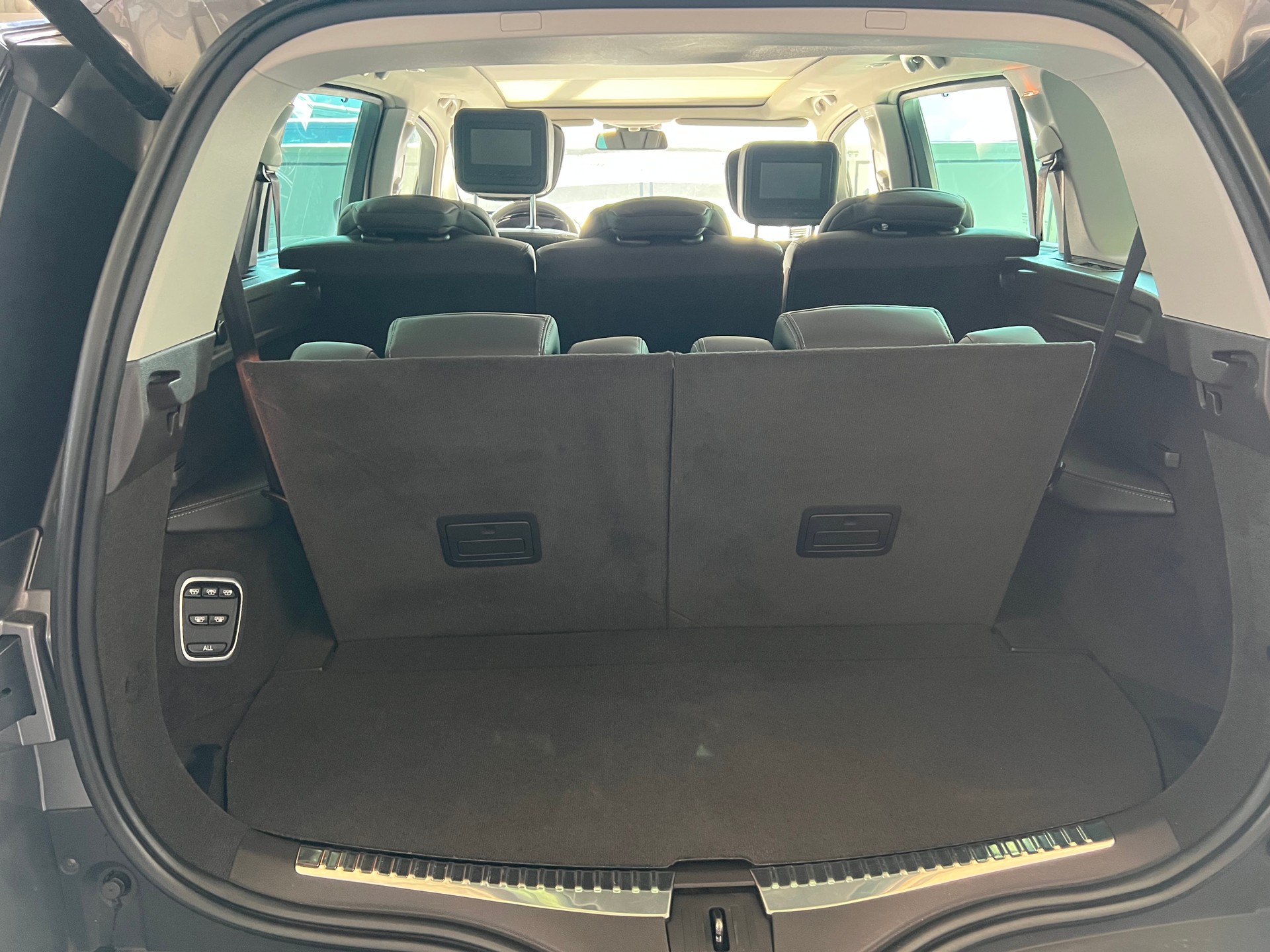 RENAULT Espace 2.0 dCi Initiale Paris ** 7 Sitzer * Navigation * Leder * Panoramadach *frisch ab MFK * 1 Jahr Garantie möglich **-image-29