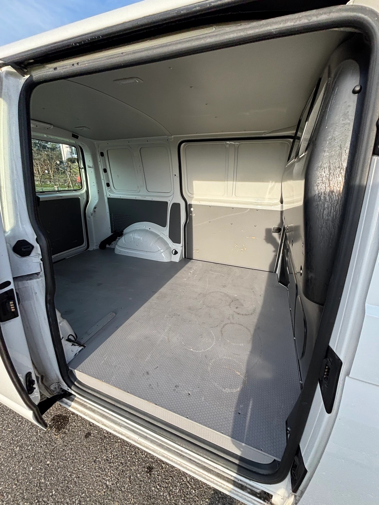 VW T6.1 2.0 TDI 4Motion DSG-image-13