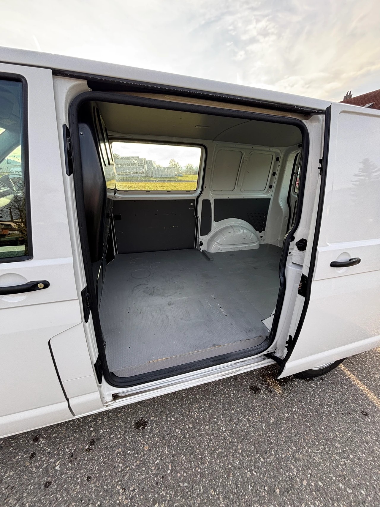 VW T6.1 2.0 TDI 4Motion DSG-image-12