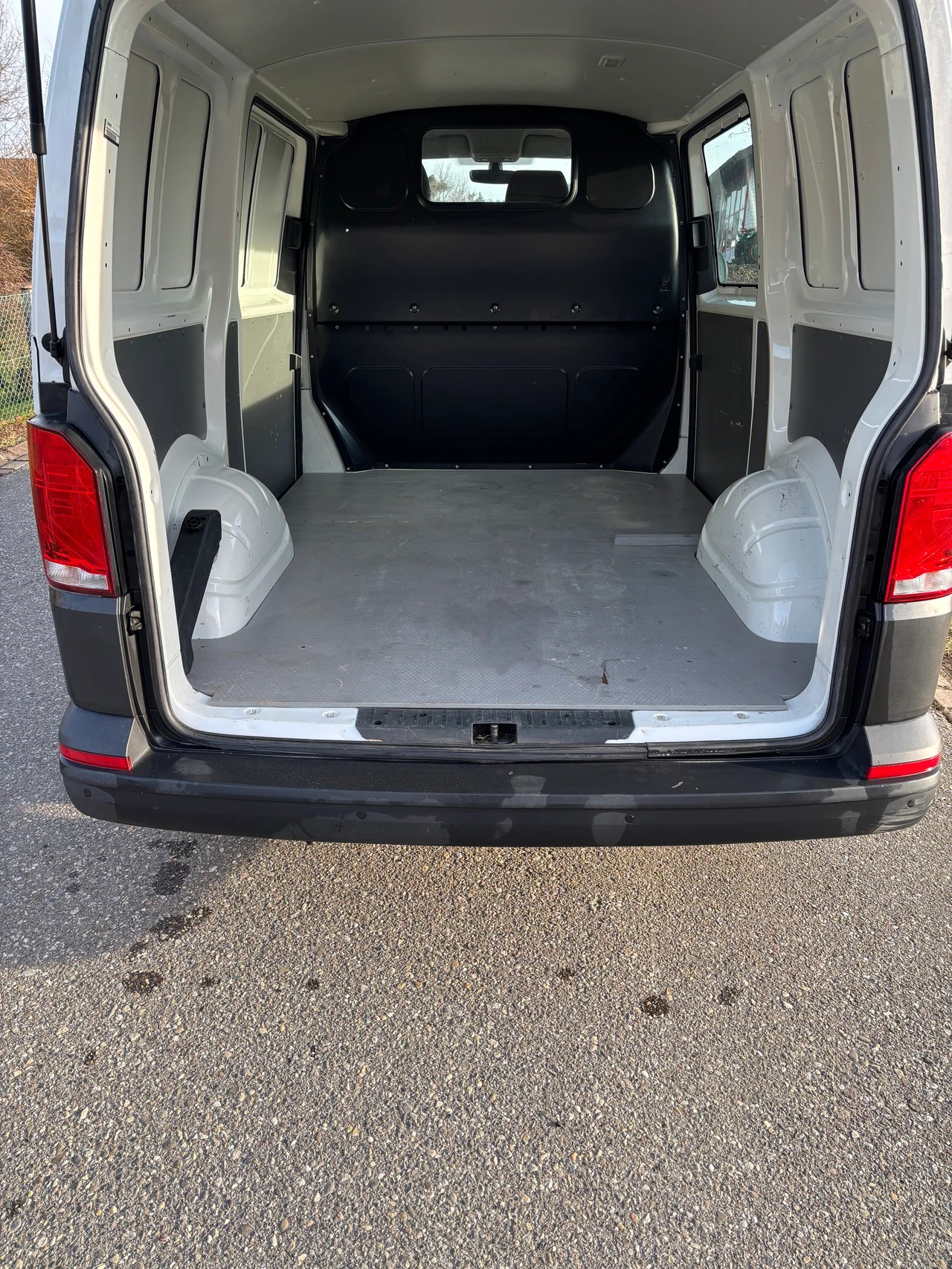 VW T6.1 2.0 TDI 4Motion DSG-image-14