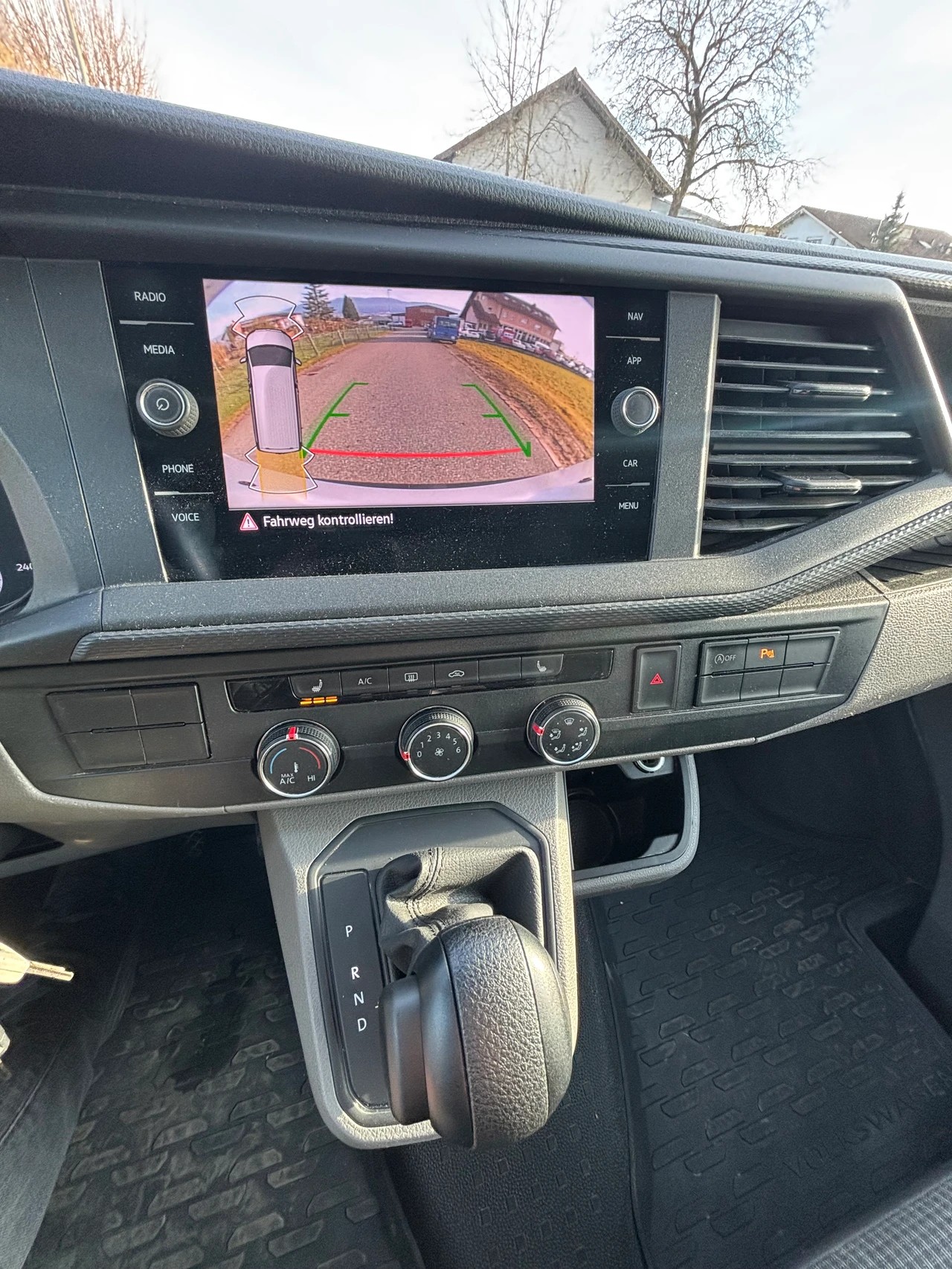VW T6.1 2.0 TDI 4Motion DSG-image-10