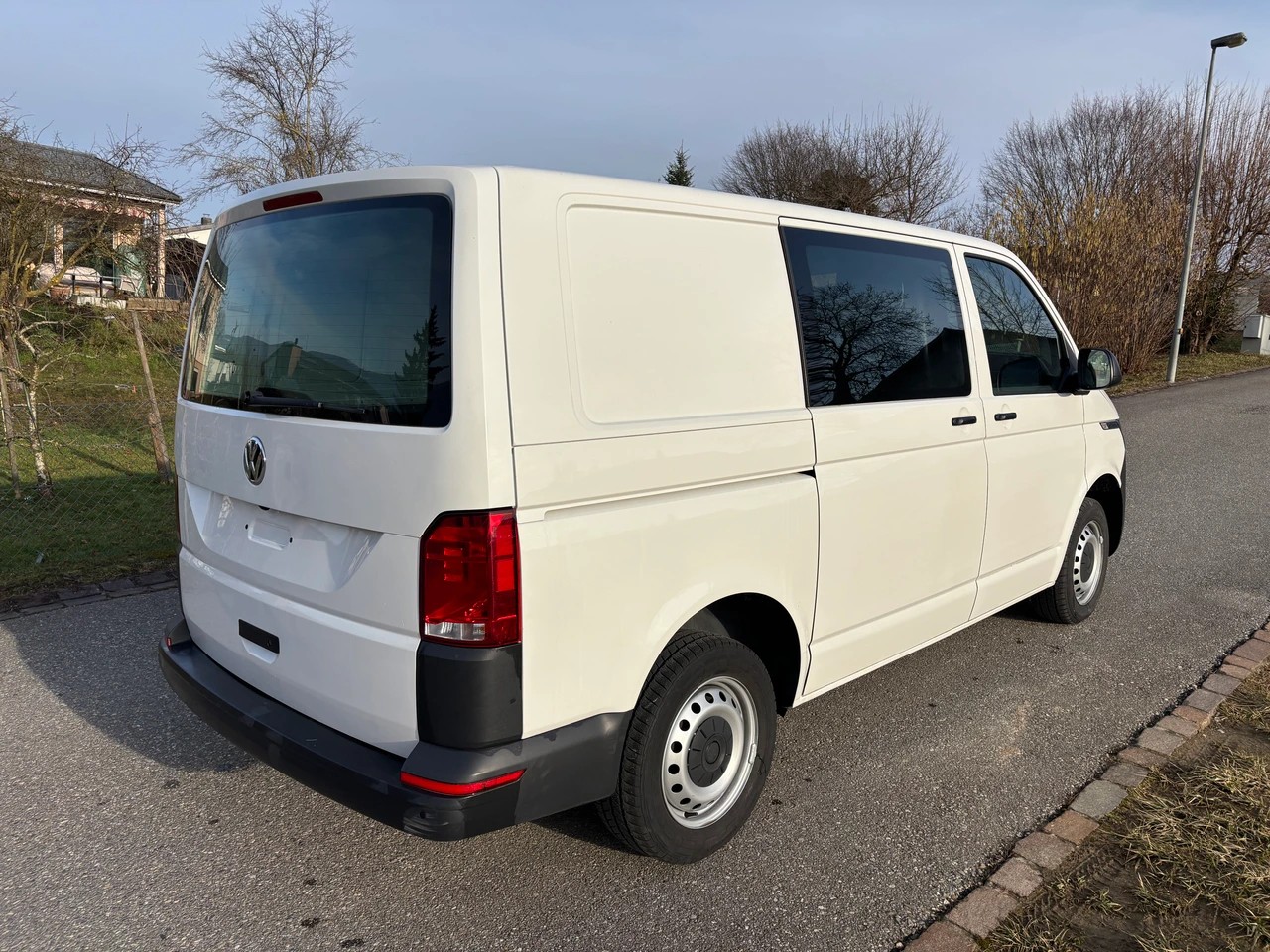 VW T6.1 2.0 TDI 4Motion DSG-image-3