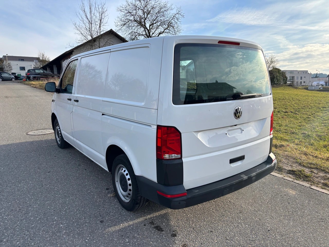 VW T6.1 2.0 TDI 4Motion DSG-image-2