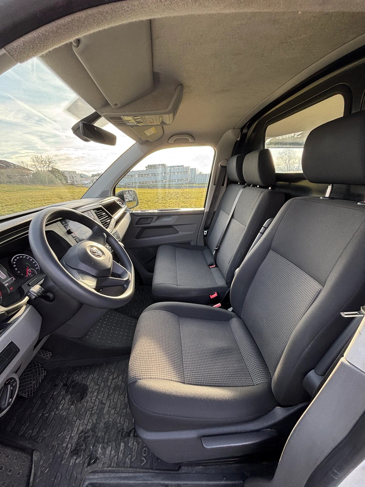 VW T6.1 2.0 TDI 4Motion DSG-image-8