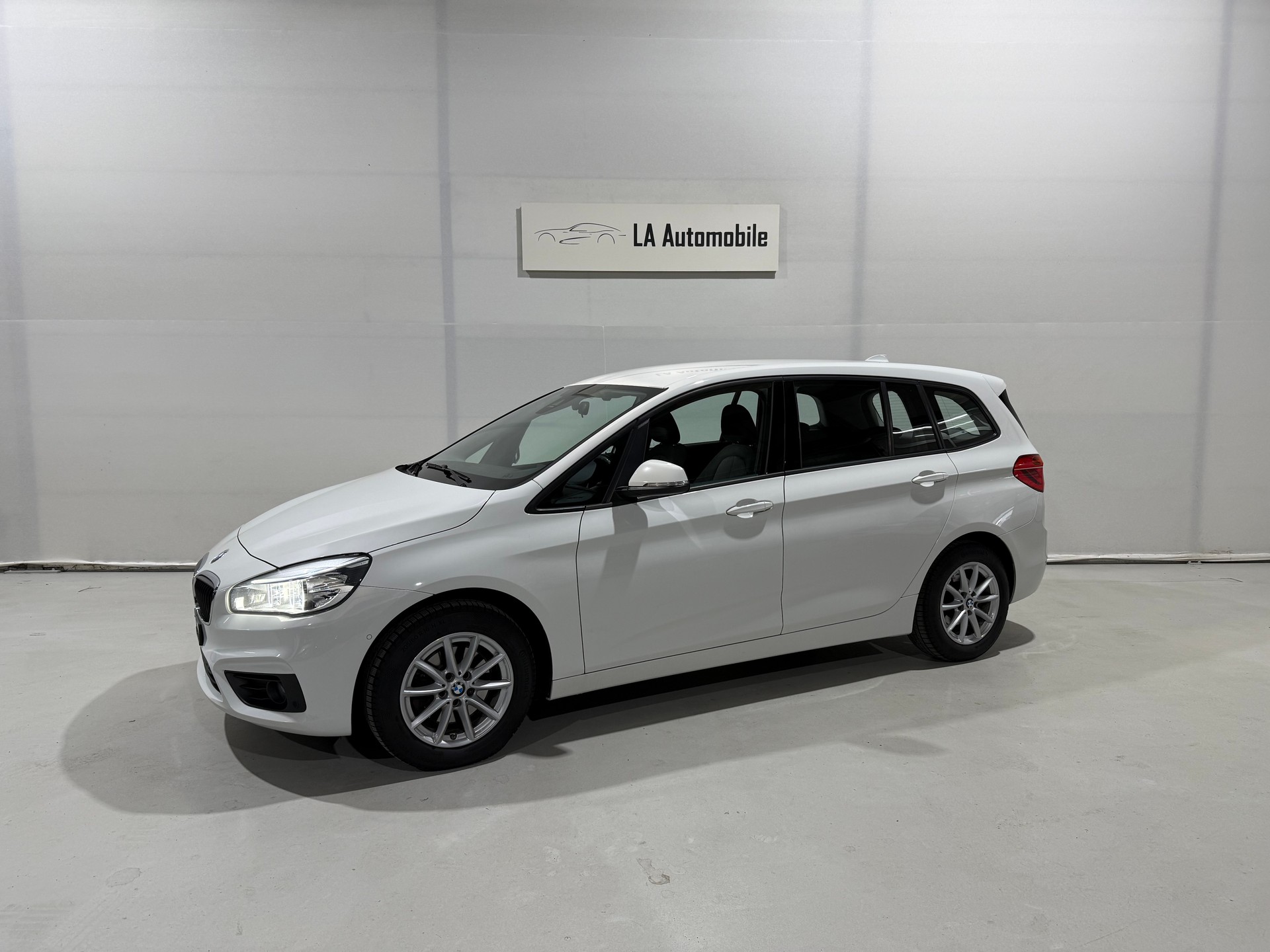 BMW 218d xDrive Gran Tourer Steptronic-image-1