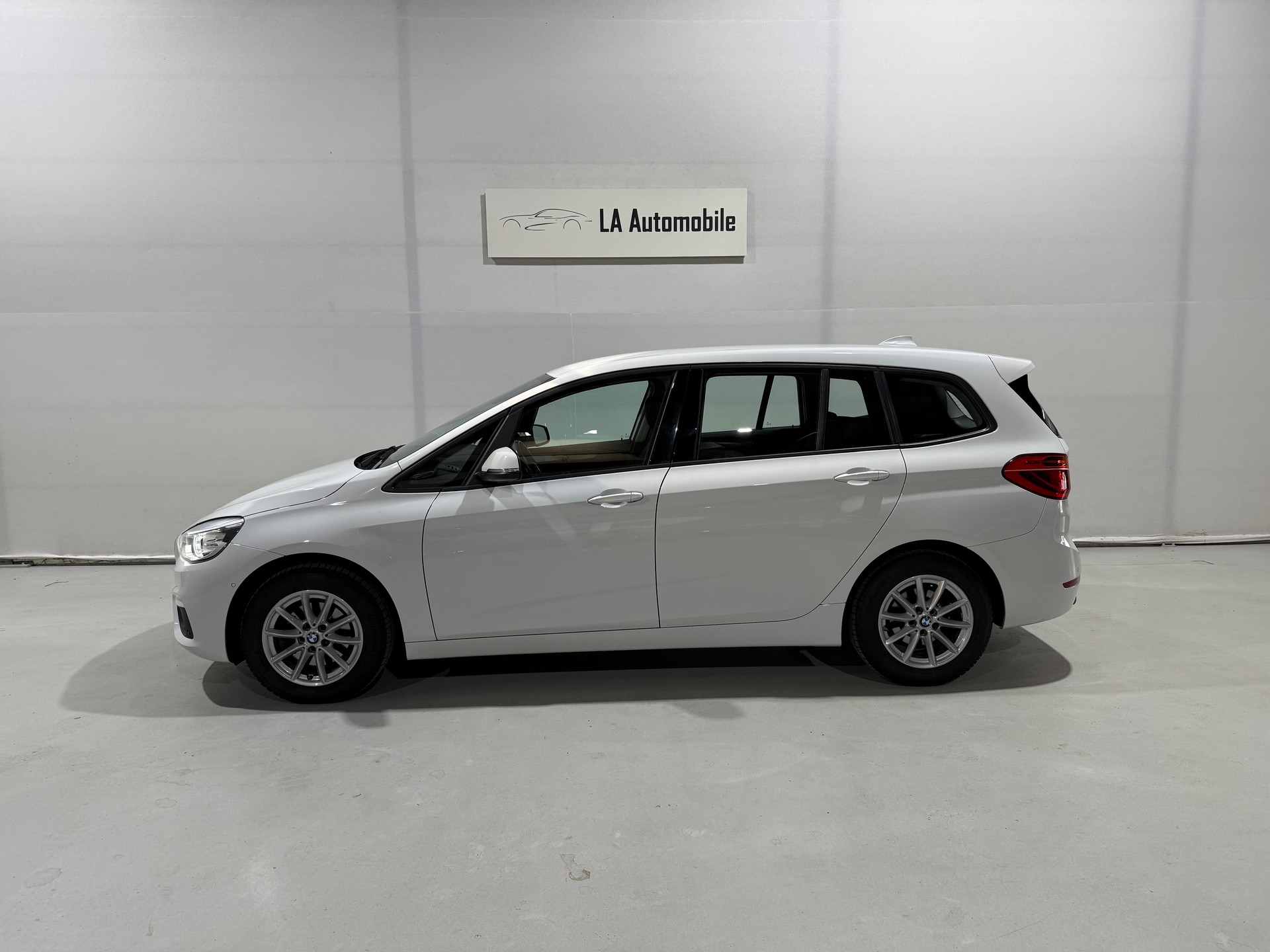 BMW 218d xDrive Gran Tourer Steptronic-image-2