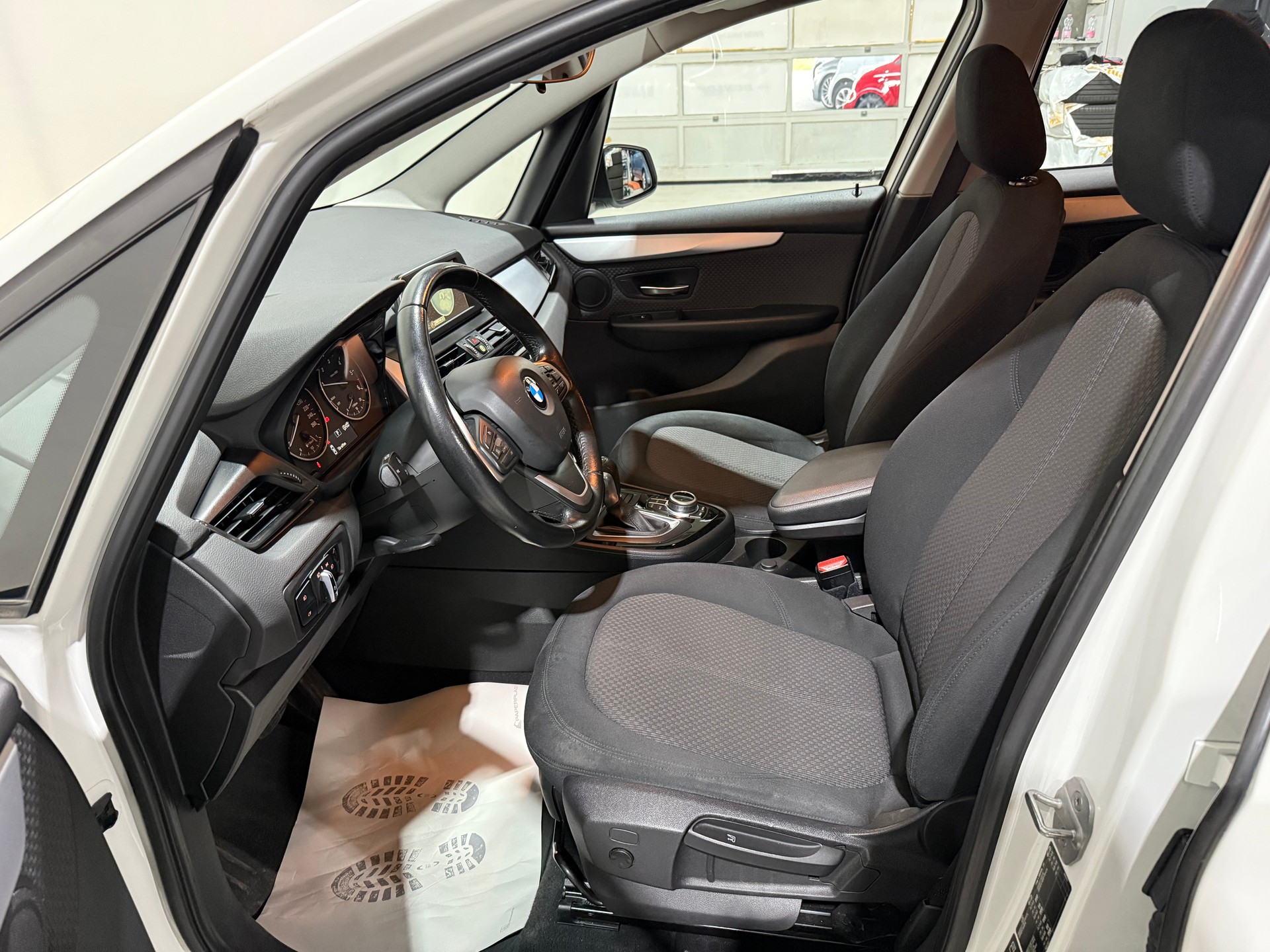 BMW 218d xDrive Gran Tourer Steptronic-image-12