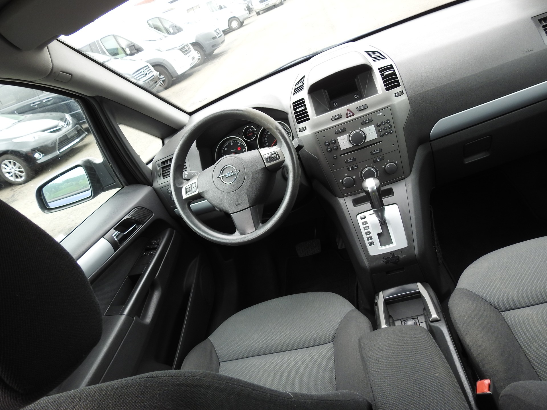 OPEL Zafira 1.9 CDTI Enjoy Automatic-image-18