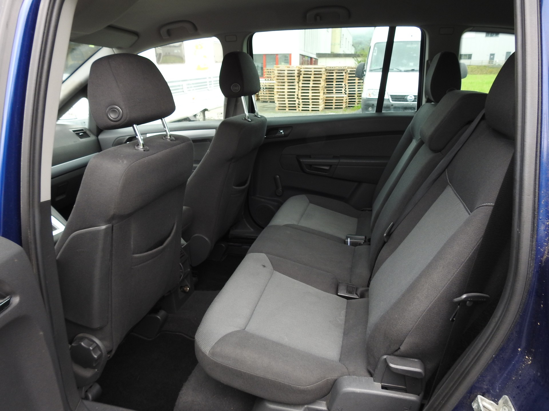 OPEL Zafira 1.9 CDTI Enjoy Automatic-image-13