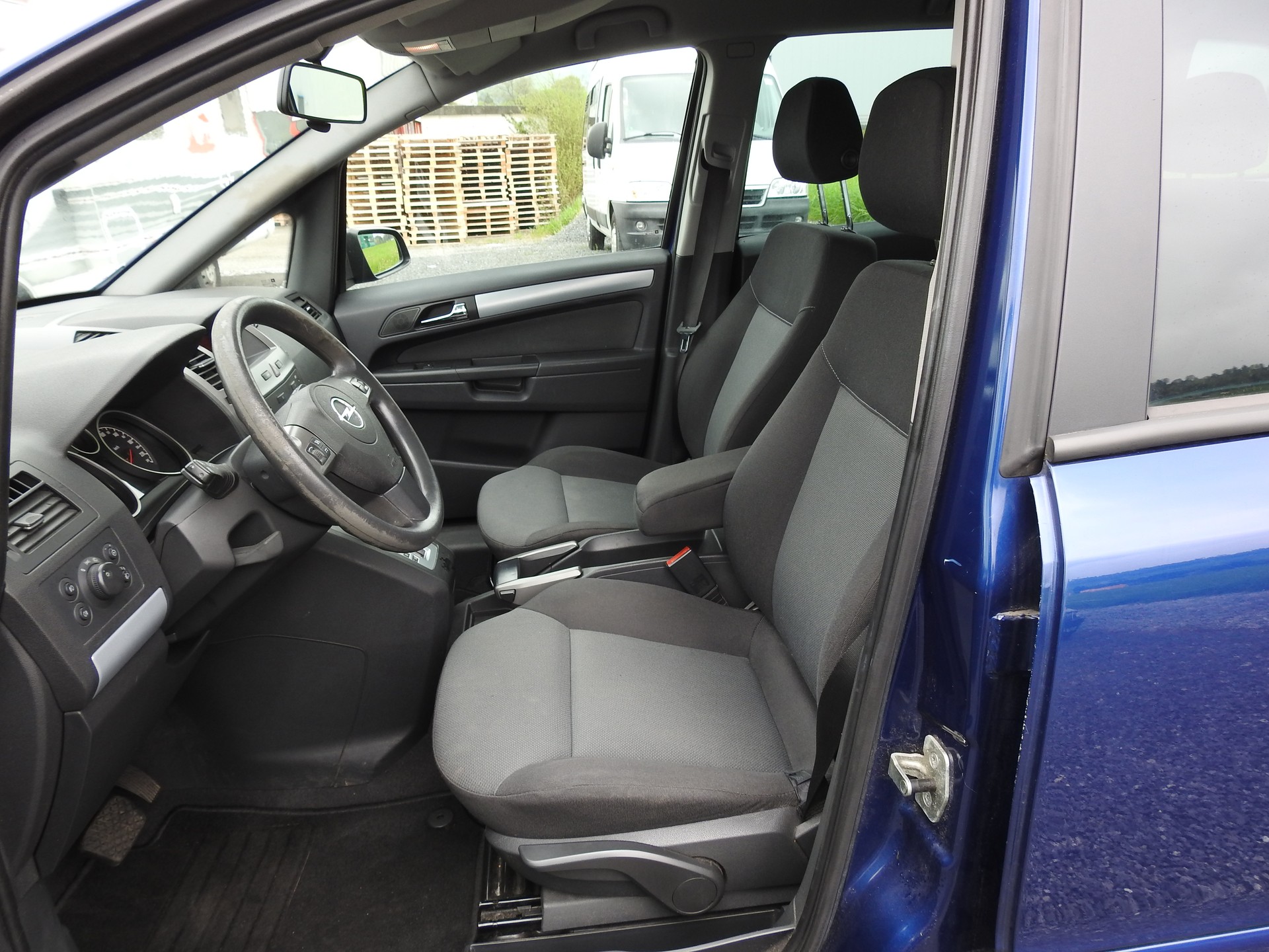 OPEL Zafira 1.9 CDTI Enjoy Automatic-image-11