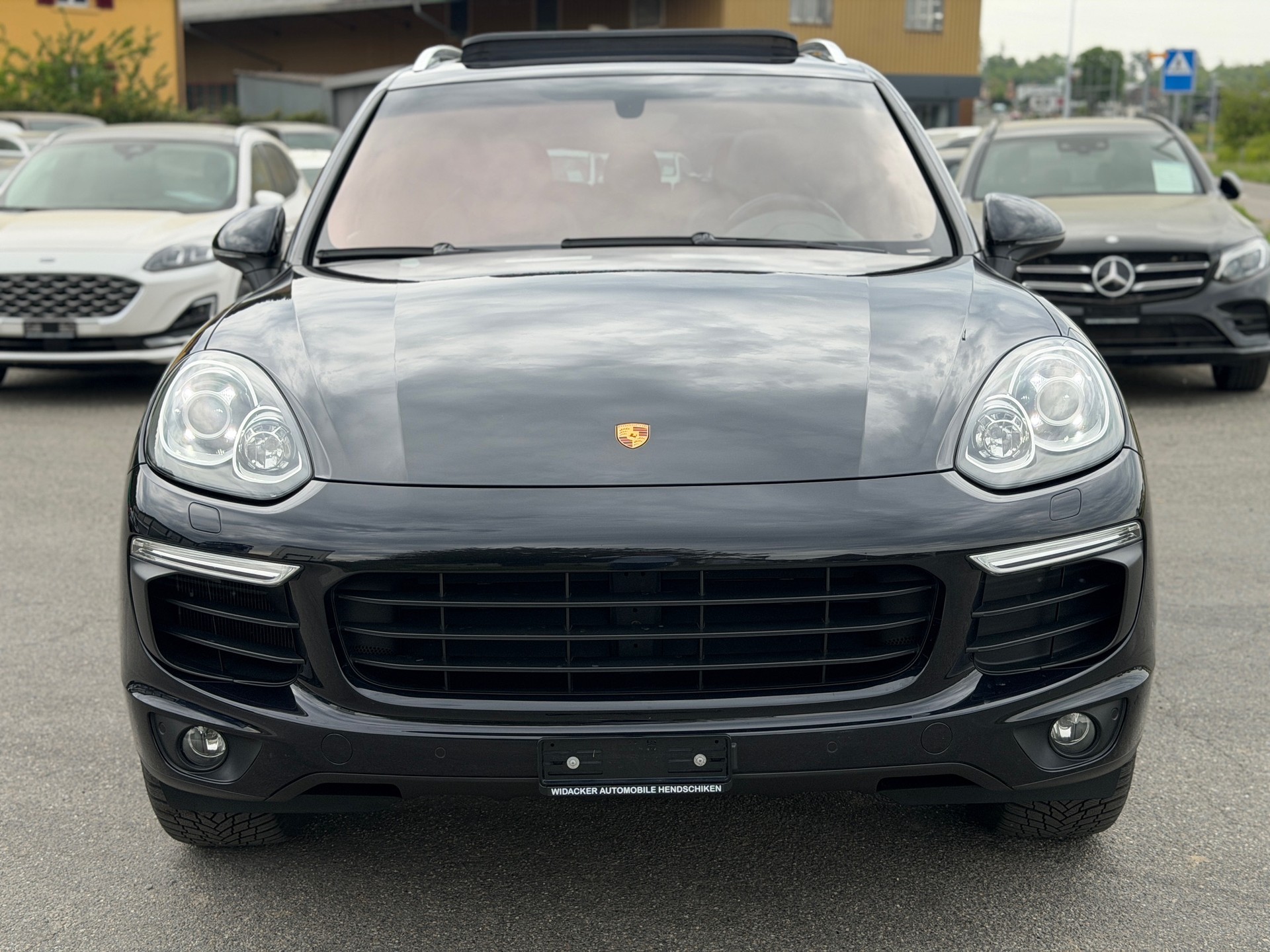 PORSCHE Cayenne S E-Hybrid-image-1