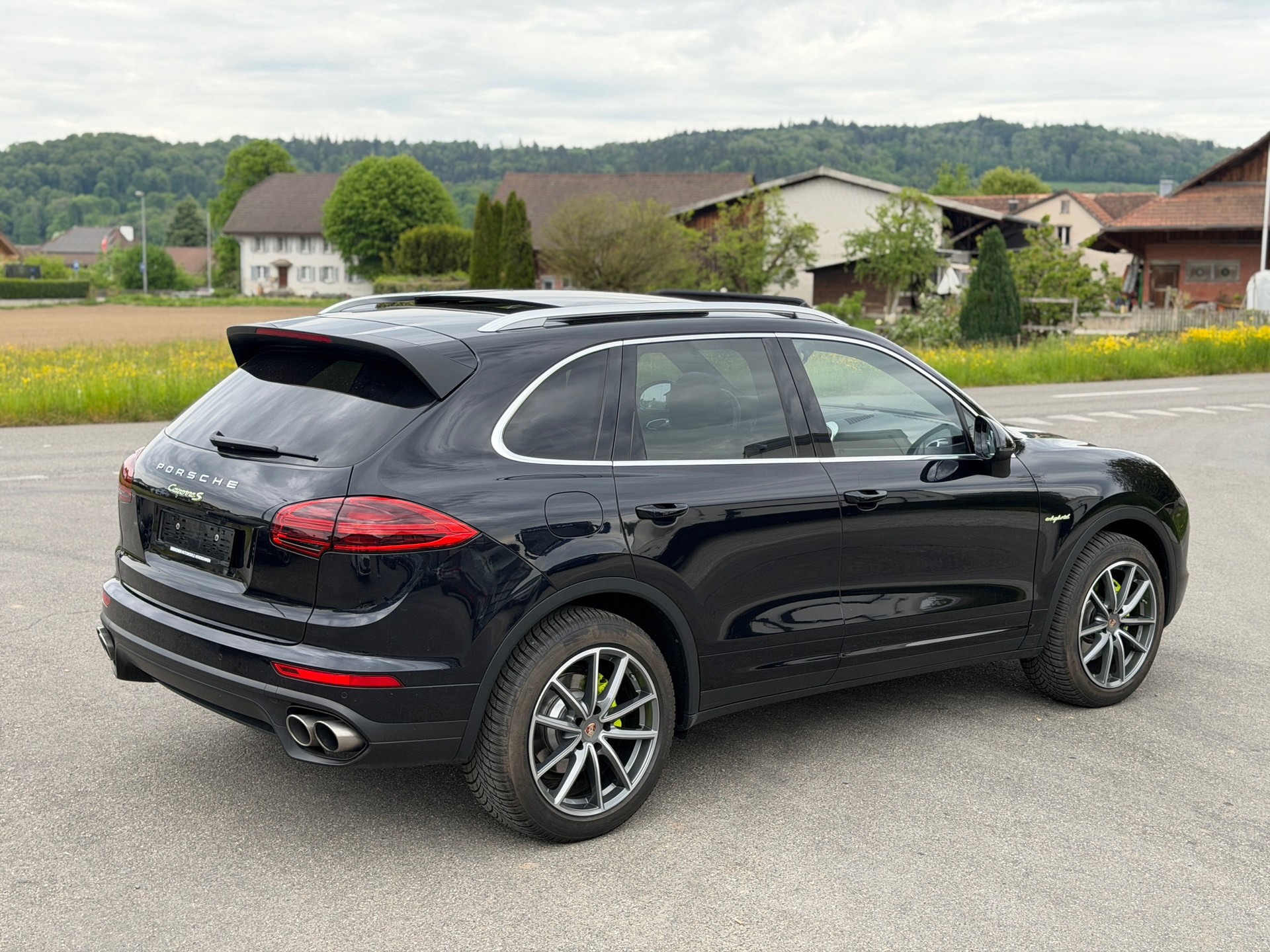 PORSCHE Cayenne S E-Hybrid-image-12