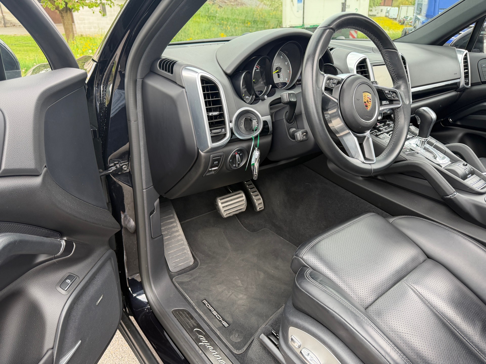 PORSCHE Cayenne S E-Hybrid-image-5