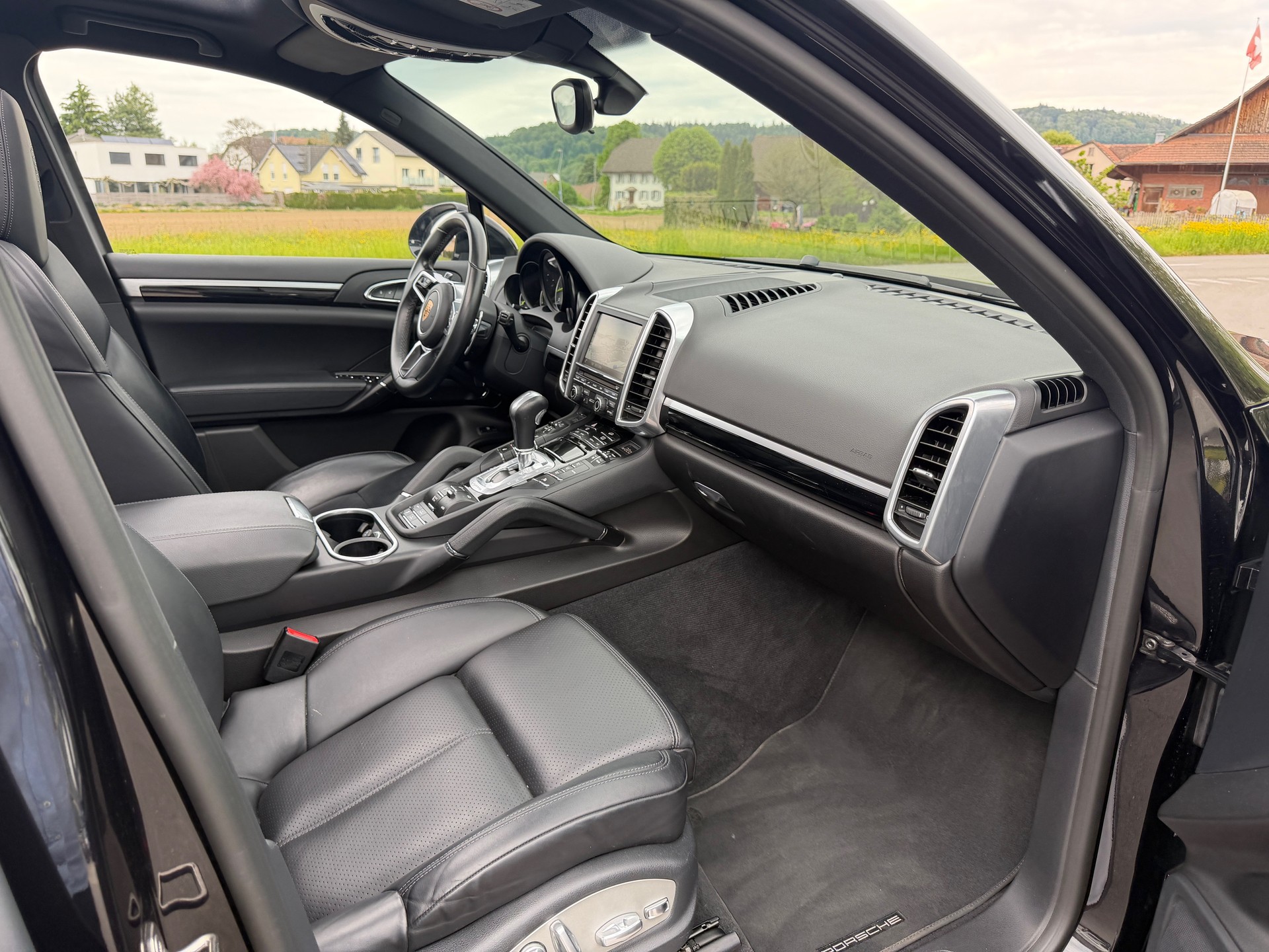 PORSCHE Cayenne S E-Hybrid-image-9