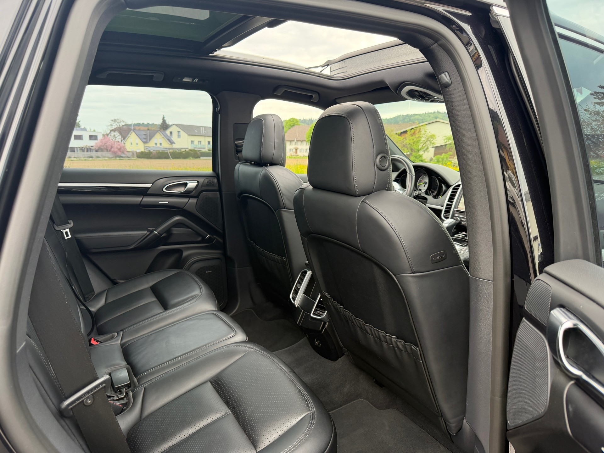 PORSCHE Cayenne S E-Hybrid-image-8
