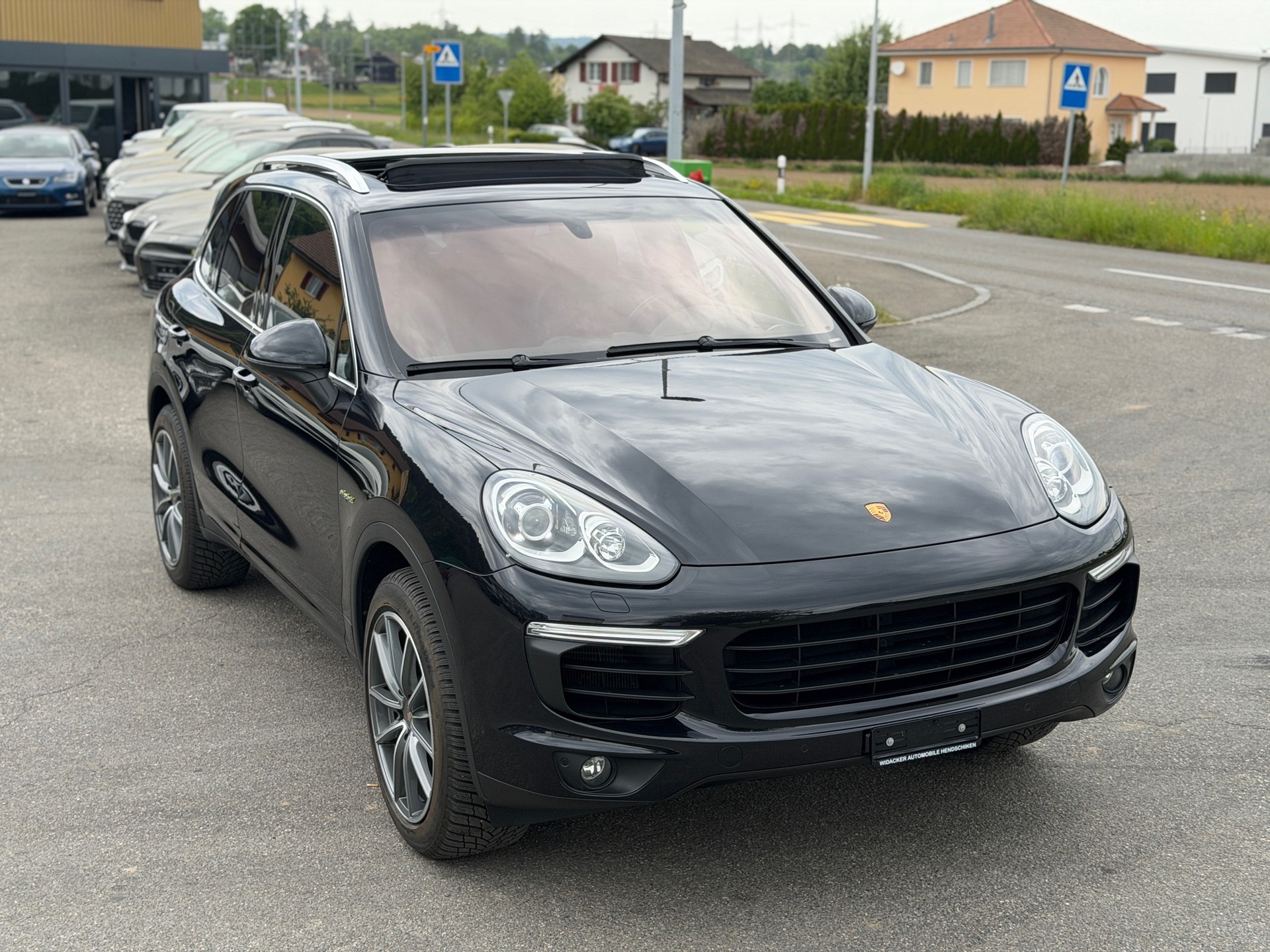 PORSCHE Cayenne S E-Hybrid-image-11