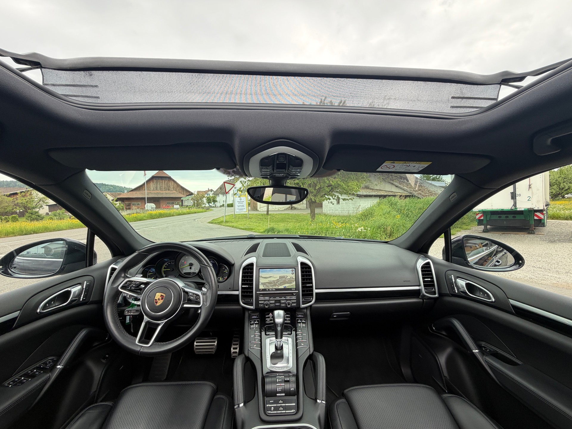 PORSCHE Cayenne S E-Hybrid-image-4