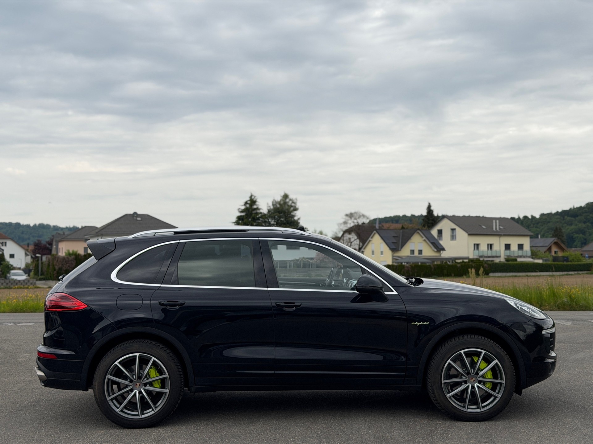 PORSCHE Cayenne S E-Hybrid-image-10
