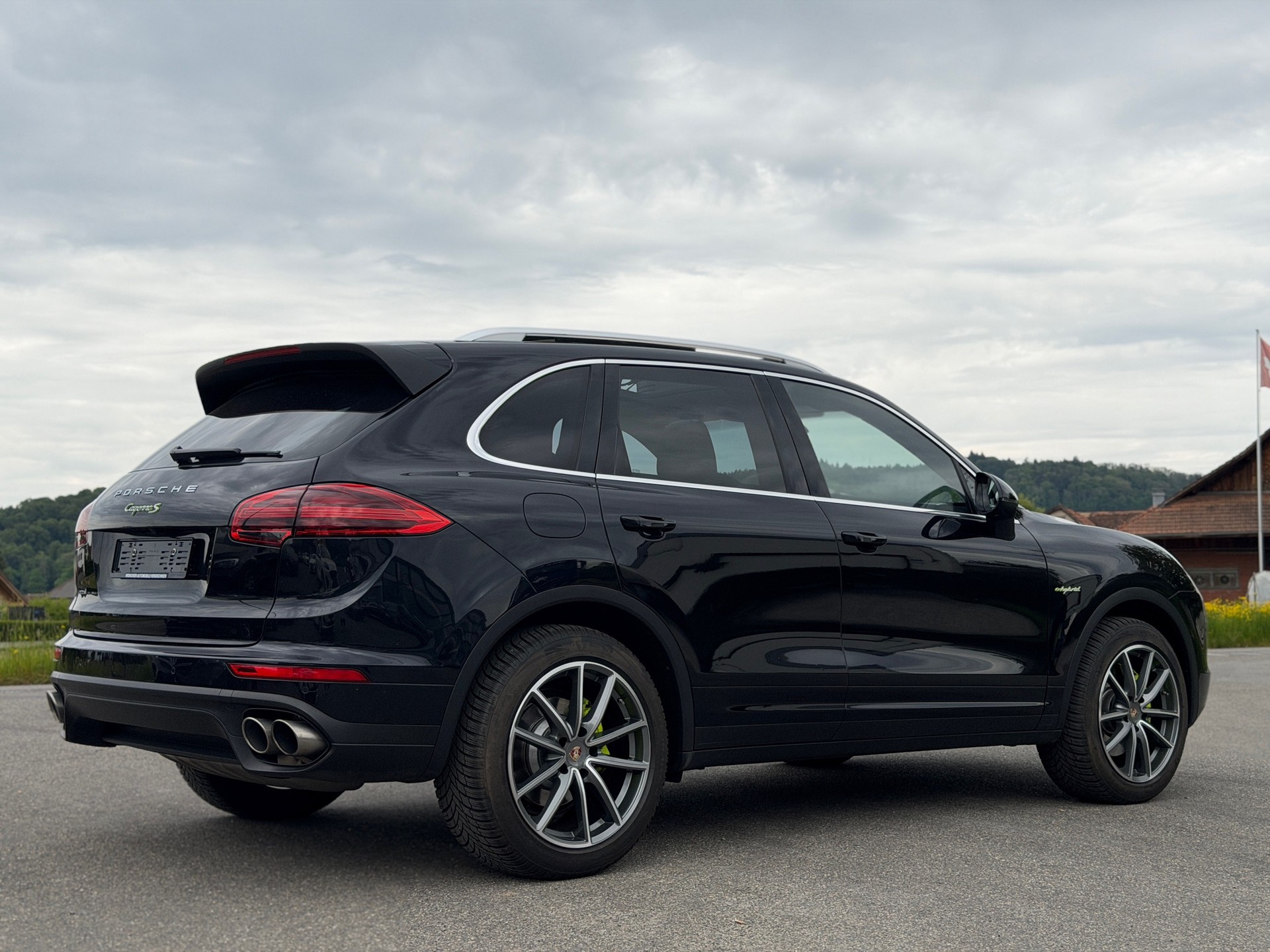 PORSCHE Cayenne S E-Hybrid-image-3