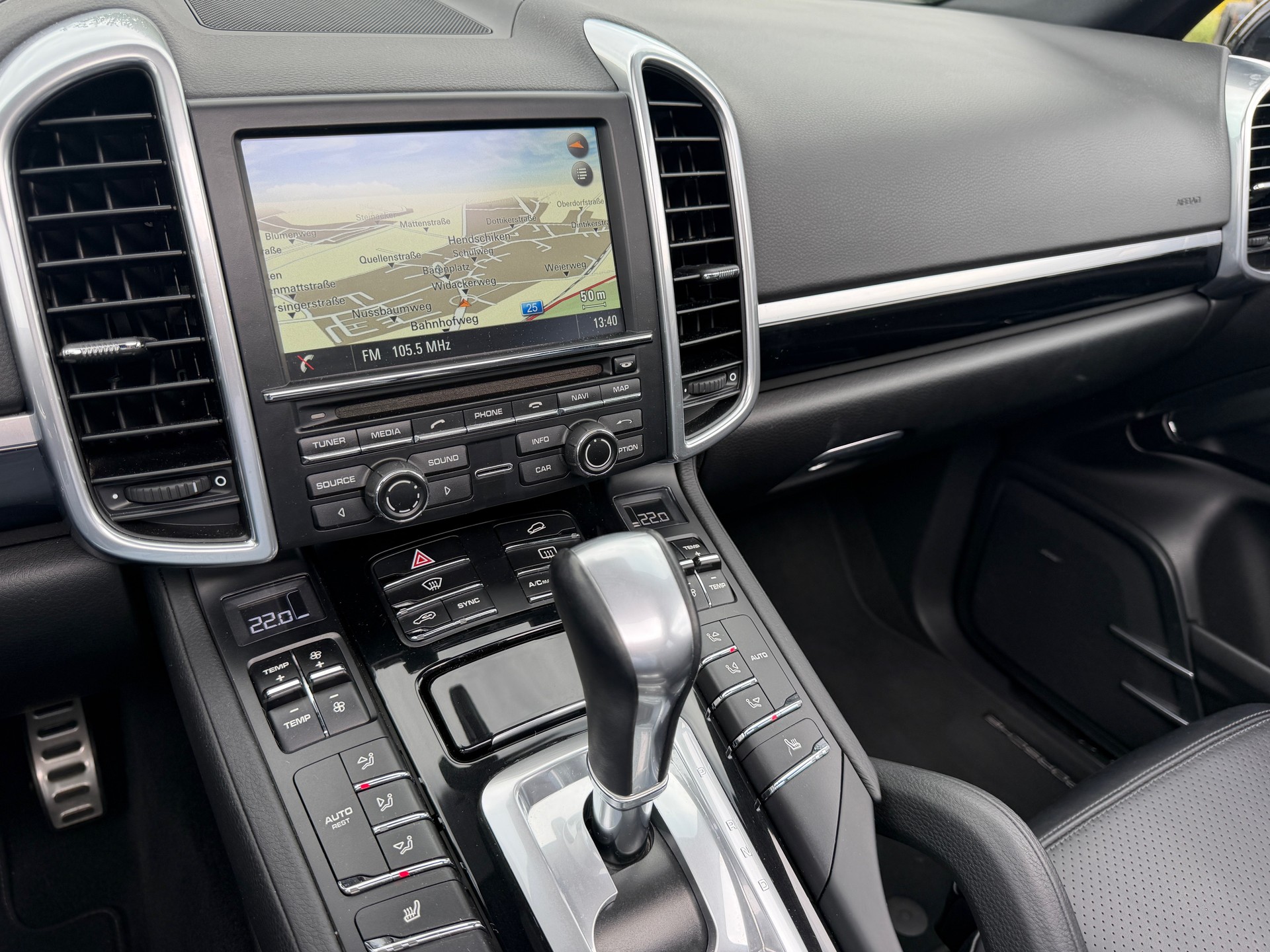 PORSCHE Cayenne S E-Hybrid-image-6