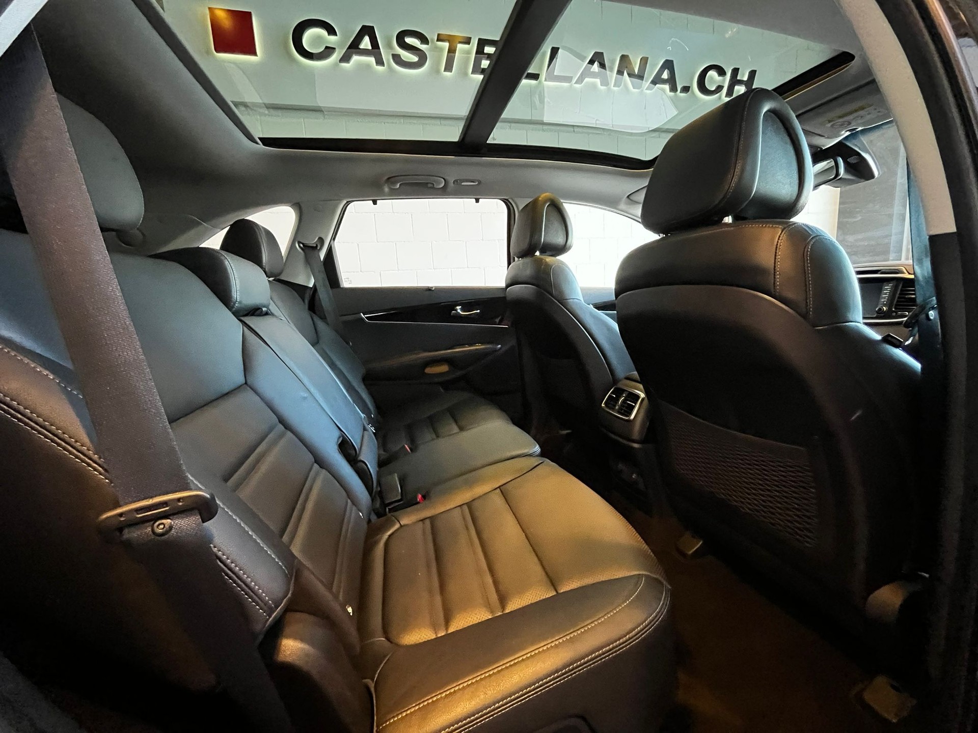 KIA Sorento 2.2 CRDI Style 5P. Automatic-image-15