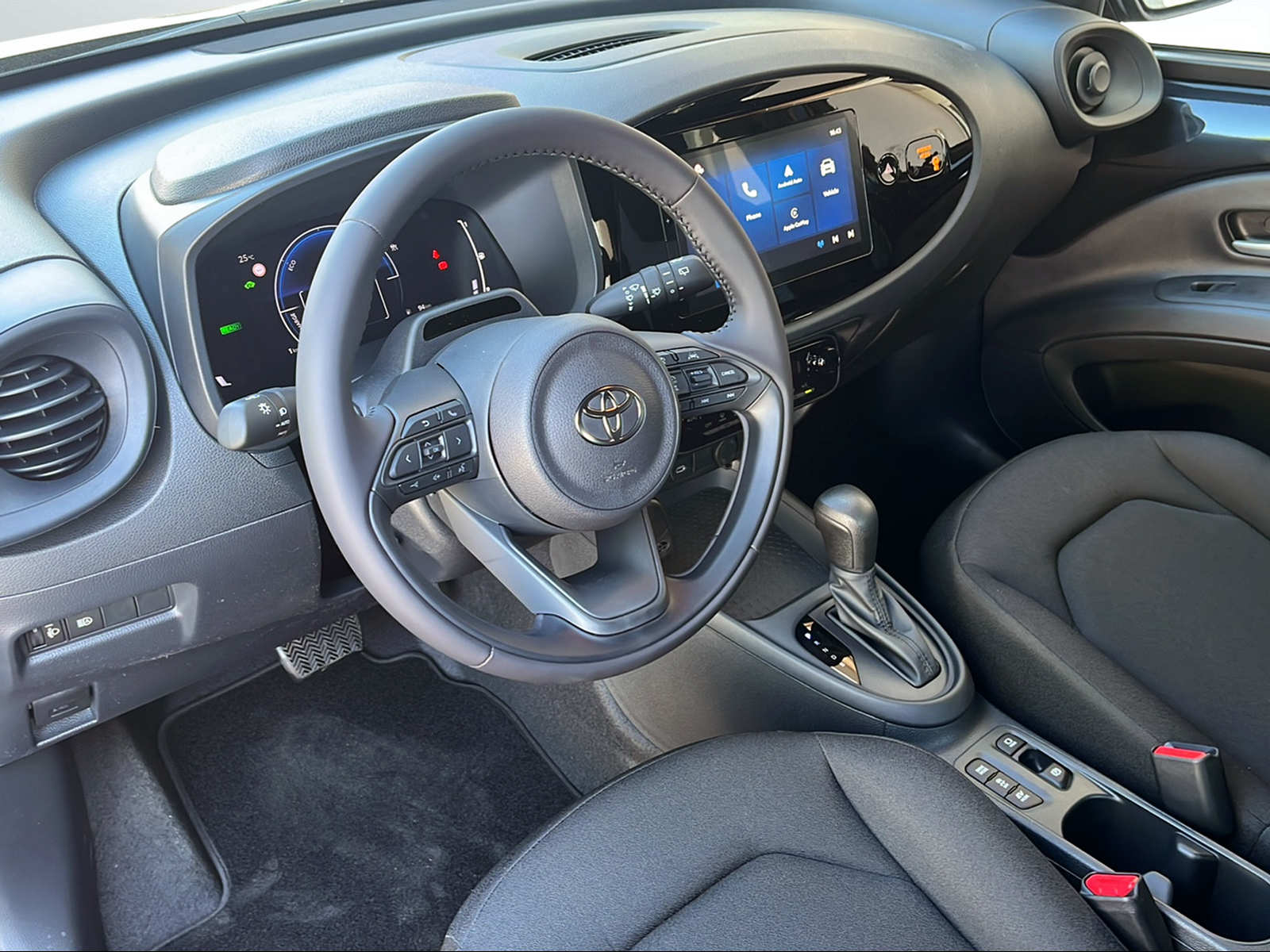 TOYOTA Aygo X 1.5 Comfort e-CVT-image-5