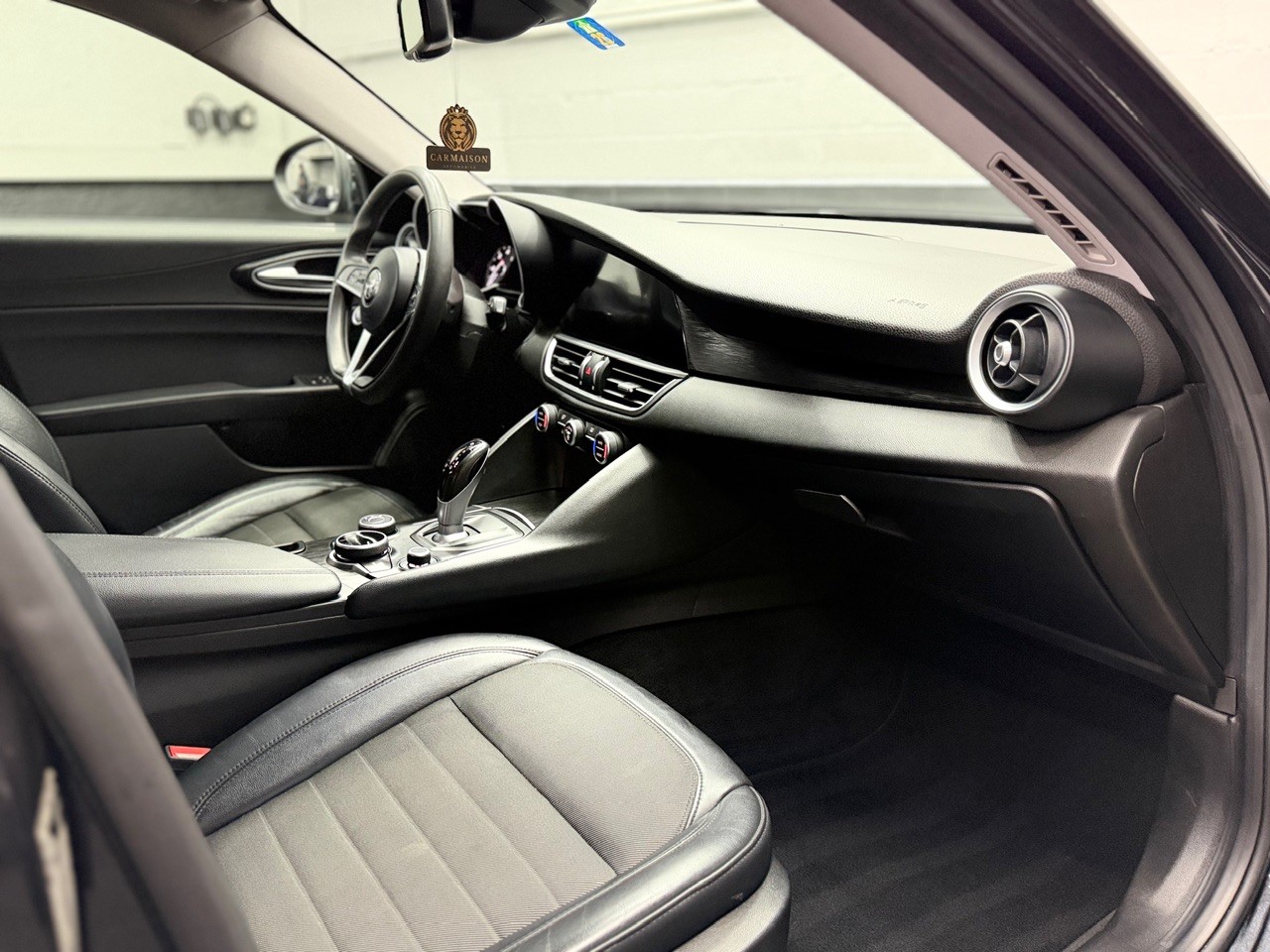 ALFA ROMEO Giulia 2.2 JTDM Super | Rückfahrkamera | DAB-Radio | All BLACK-image-16