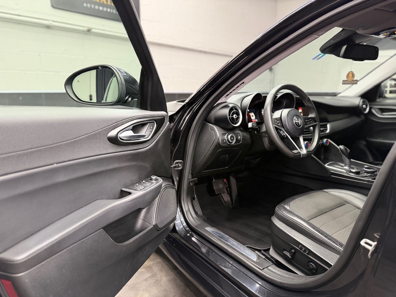 ALFA ROMEO Giulia 2.2 JTDM Super | Rückfahrkamera | DAB-Radio | All BLACK-image-9
