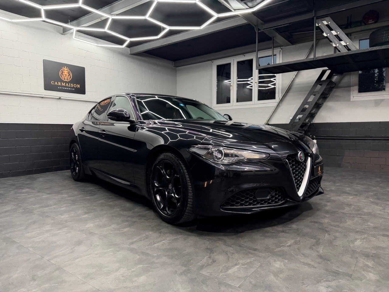 ALFA ROMEO Giulia 2.2 JTDM Super | Rückfahrkamera | DAB-Radio | All BLACK-image-0