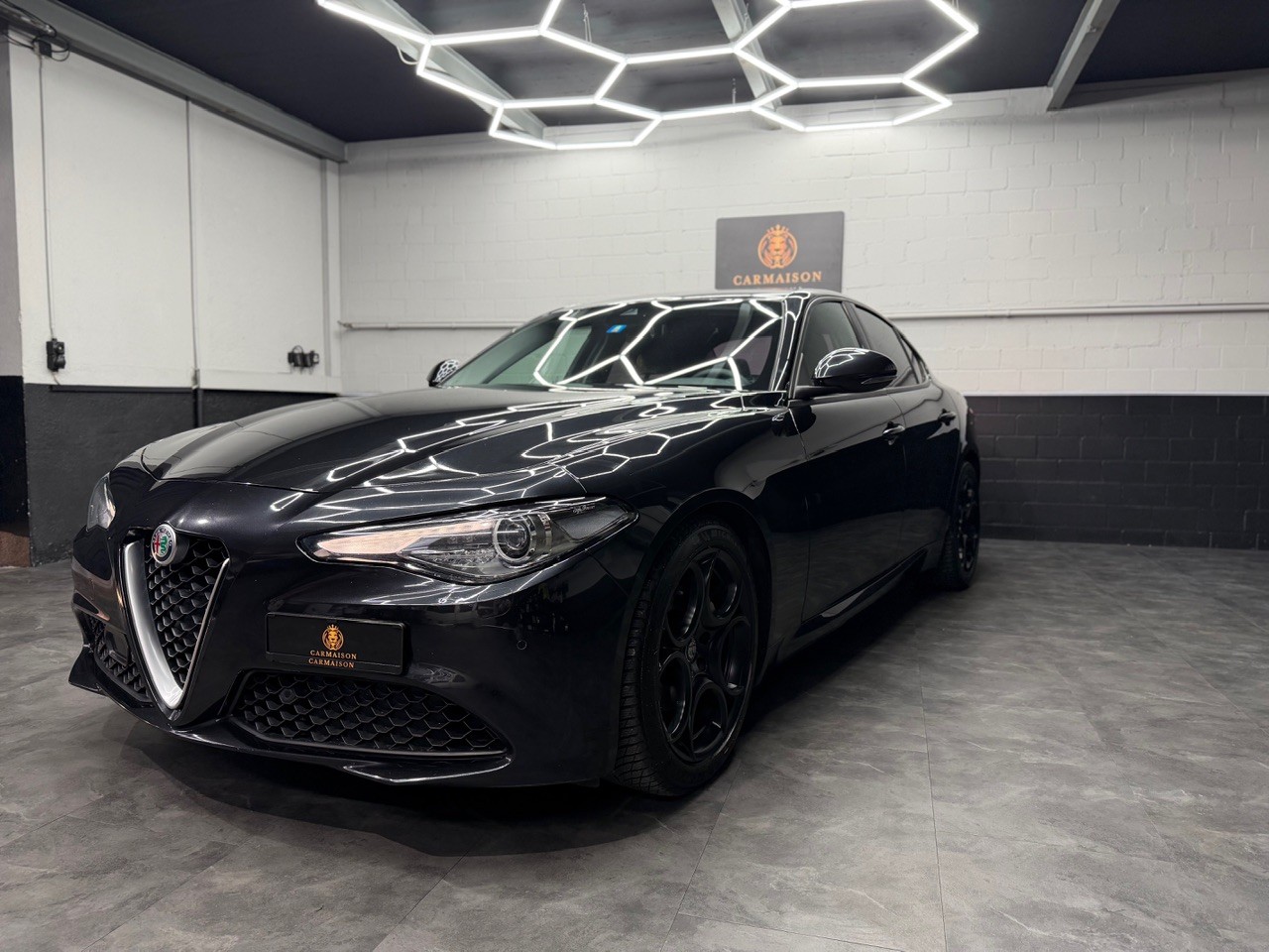 ALFA ROMEO Giulia 2.2 JTDM Super | Rückfahrkamera | DAB-Radio | All BLACK-image-2
