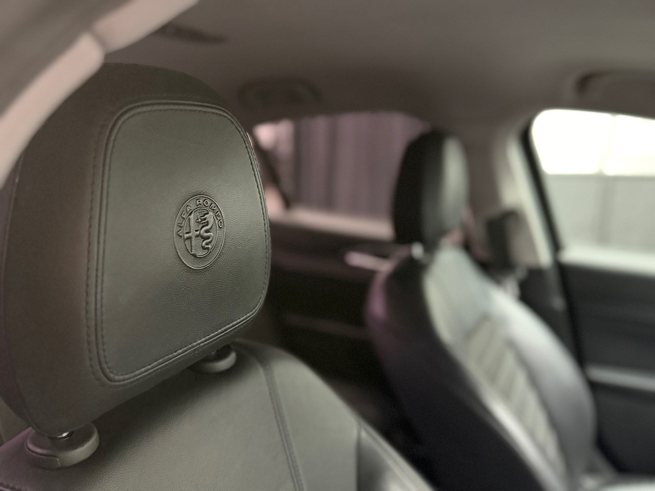 ALFA ROMEO Giulia 2.2 JTDM Super | Rückfahrkamera | DAB-Radio | All BLACK-image-18