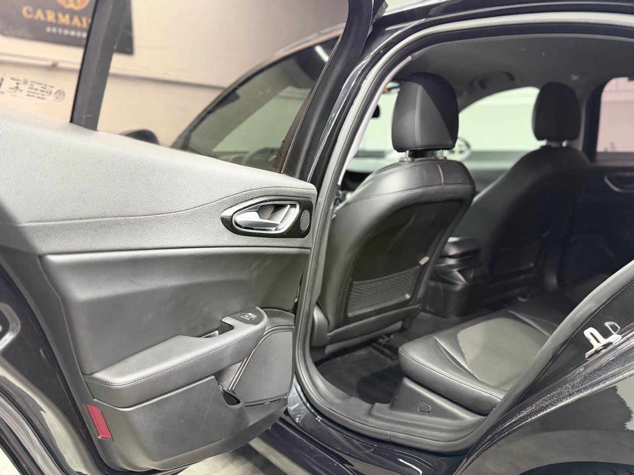 ALFA ROMEO Giulia 2.2 JTDM Super | Rückfahrkamera | DAB-Radio | All BLACK-image-12