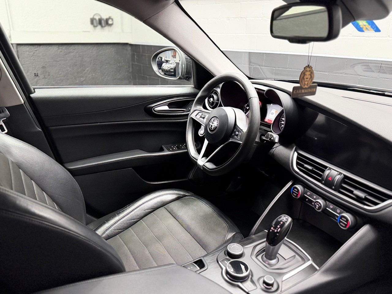 ALFA ROMEO Giulia 2.2 JTDM Super | Rückfahrkamera | DAB-Radio | All BLACK-image-17