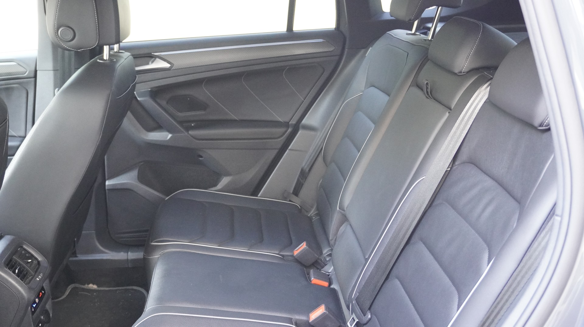 VW Tiguan 2.0TSI R-Line 4Motion DSG-image-4